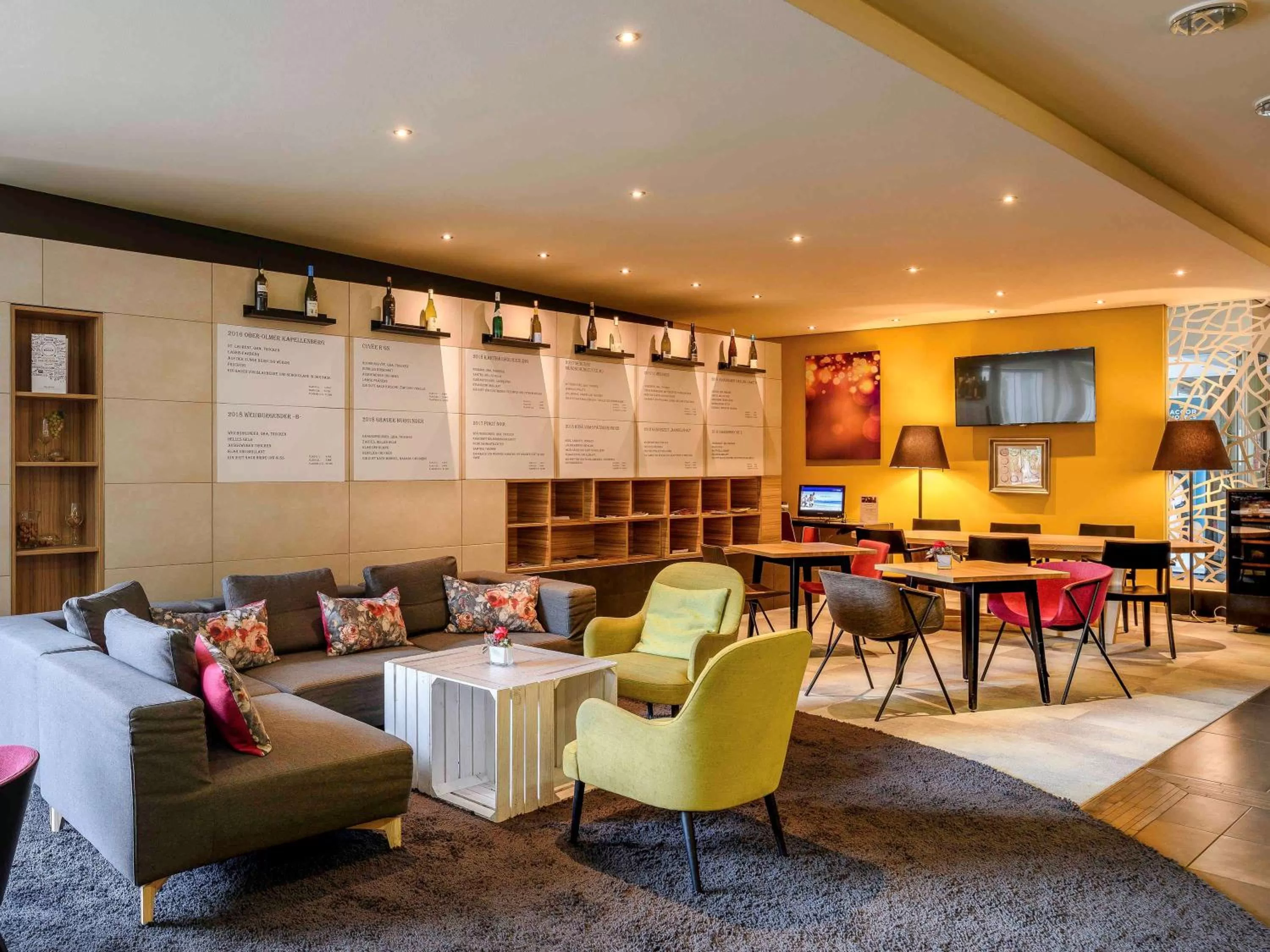 Property building, Lounge/Bar in Mercure Stuttgart City Center