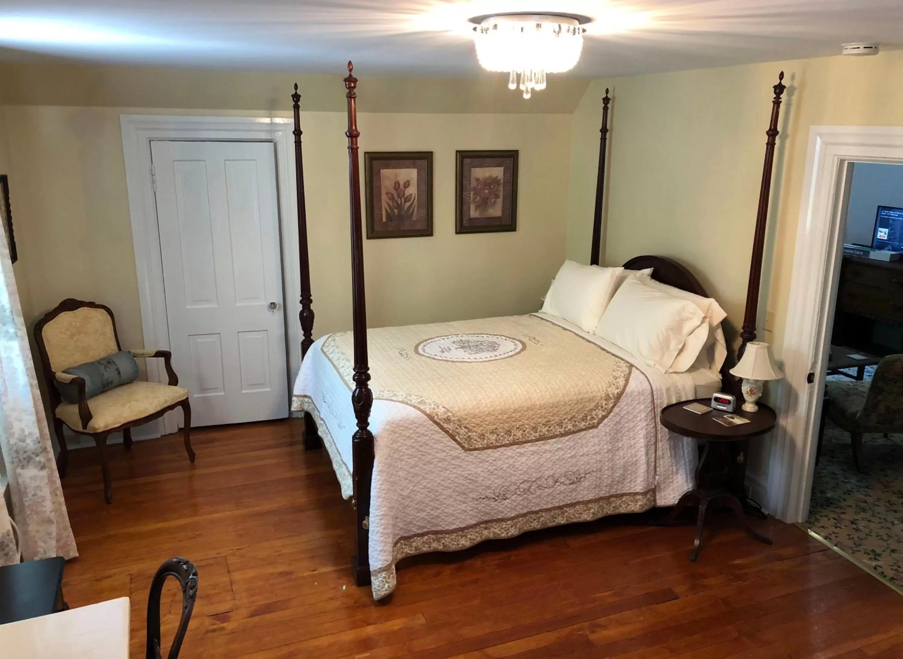 Bed in The Parsonage Inn B&B