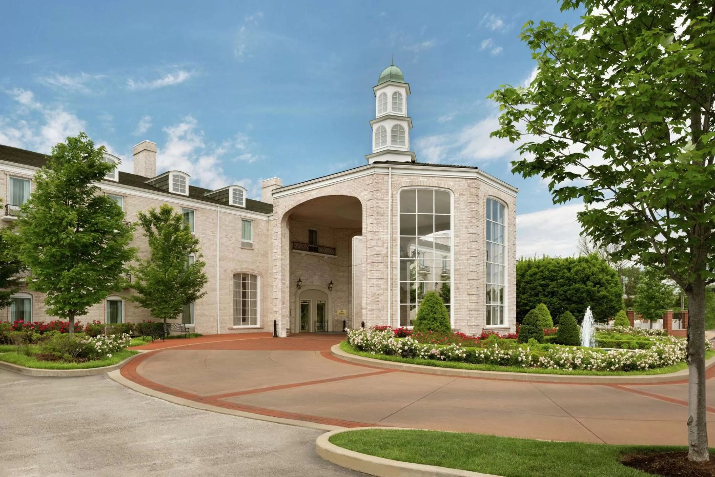 Property building in Hilton St. Louis Frontenac