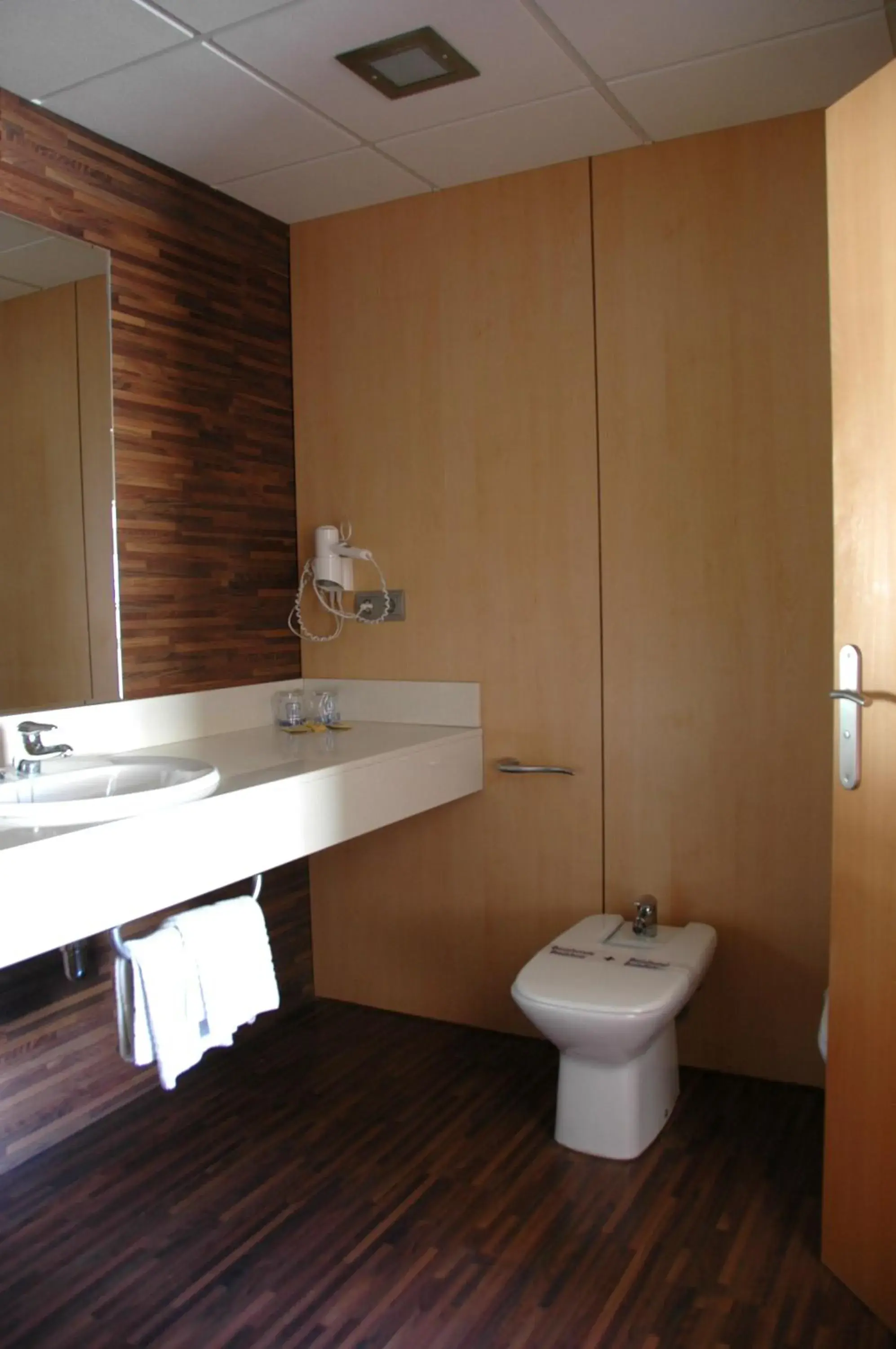 Bathroom in Evenia President