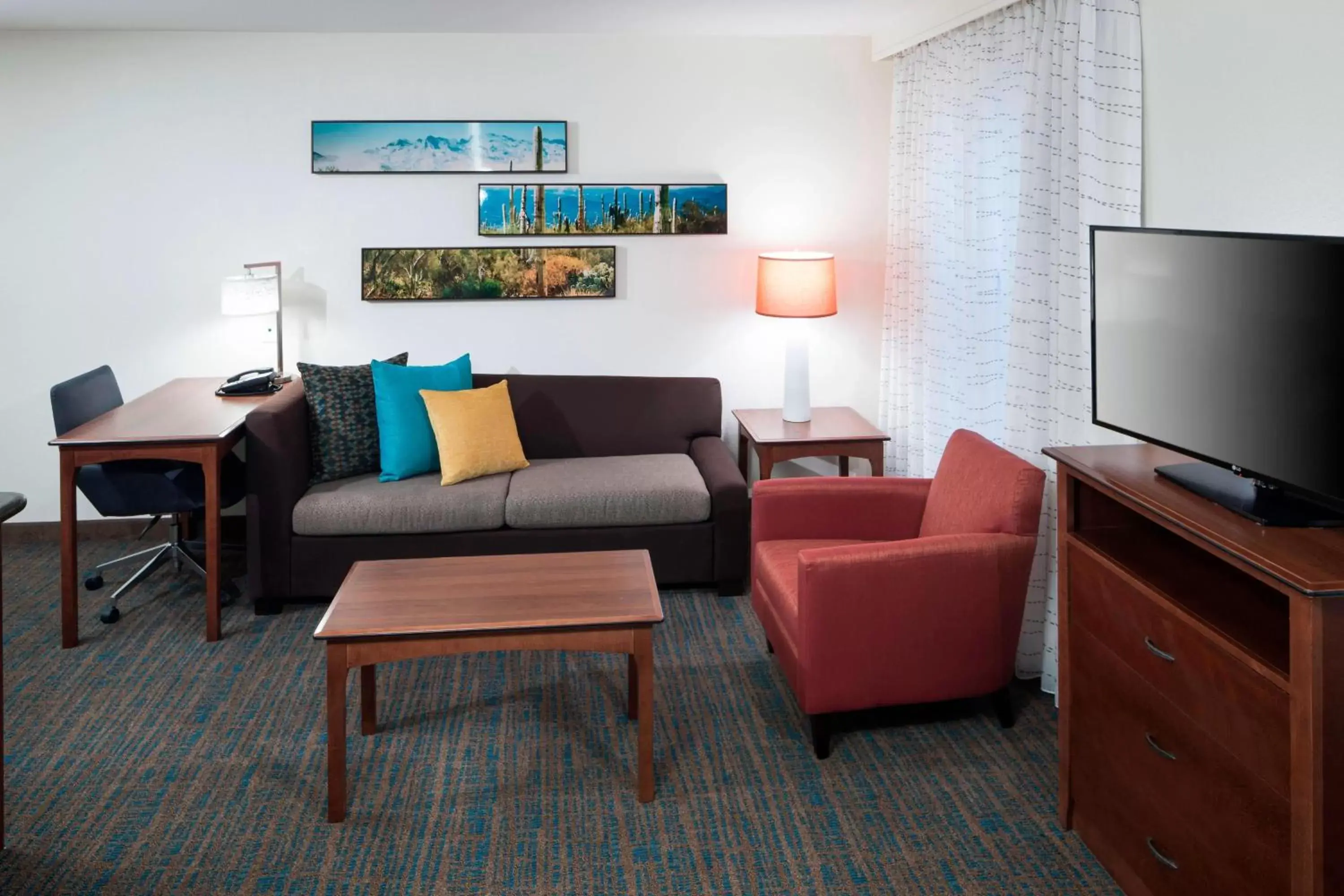 Photo of the whole room, Seating Area in Residence Inn Tucson Airport
