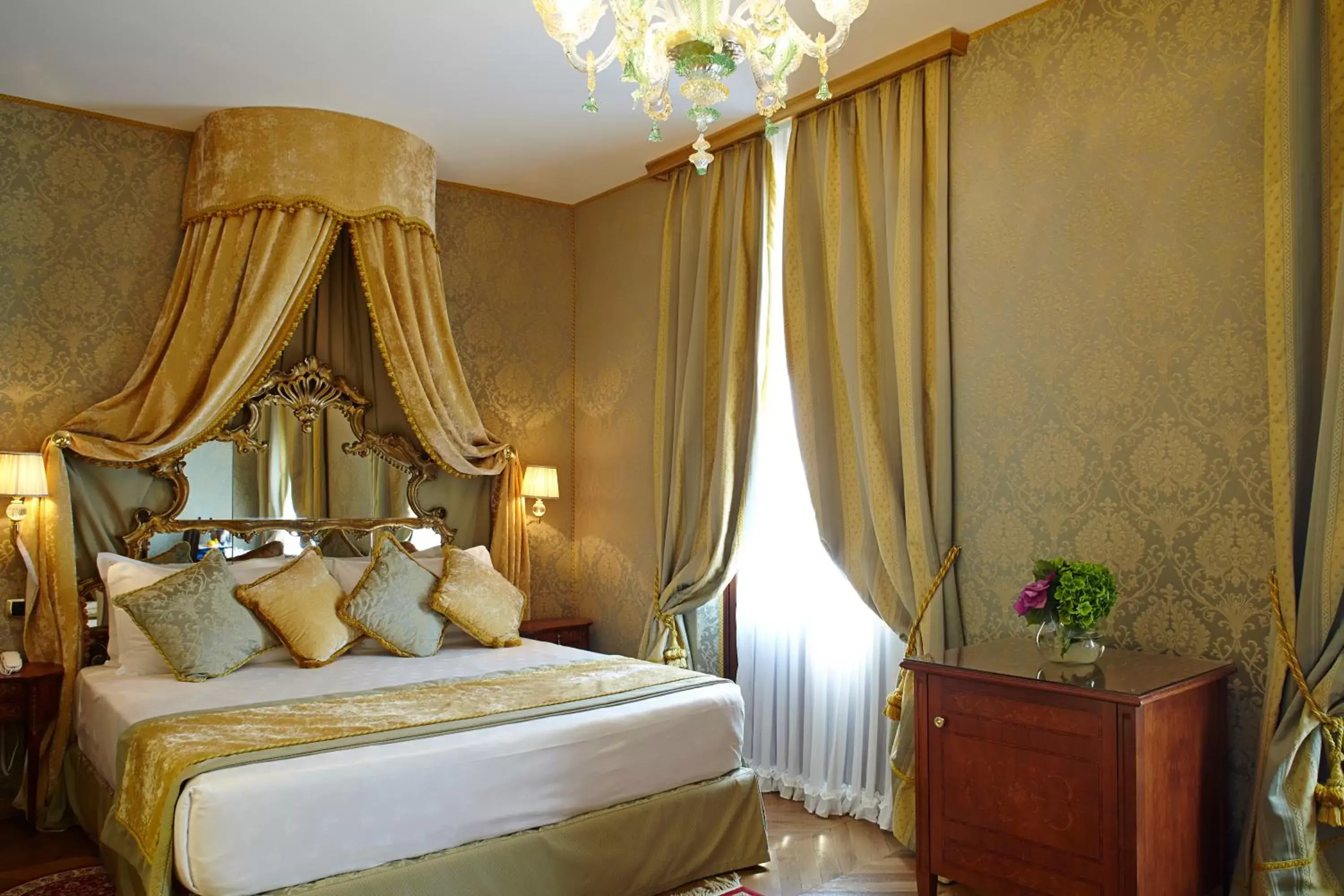 Bed in Palazzo Paruta & Wellness Suites