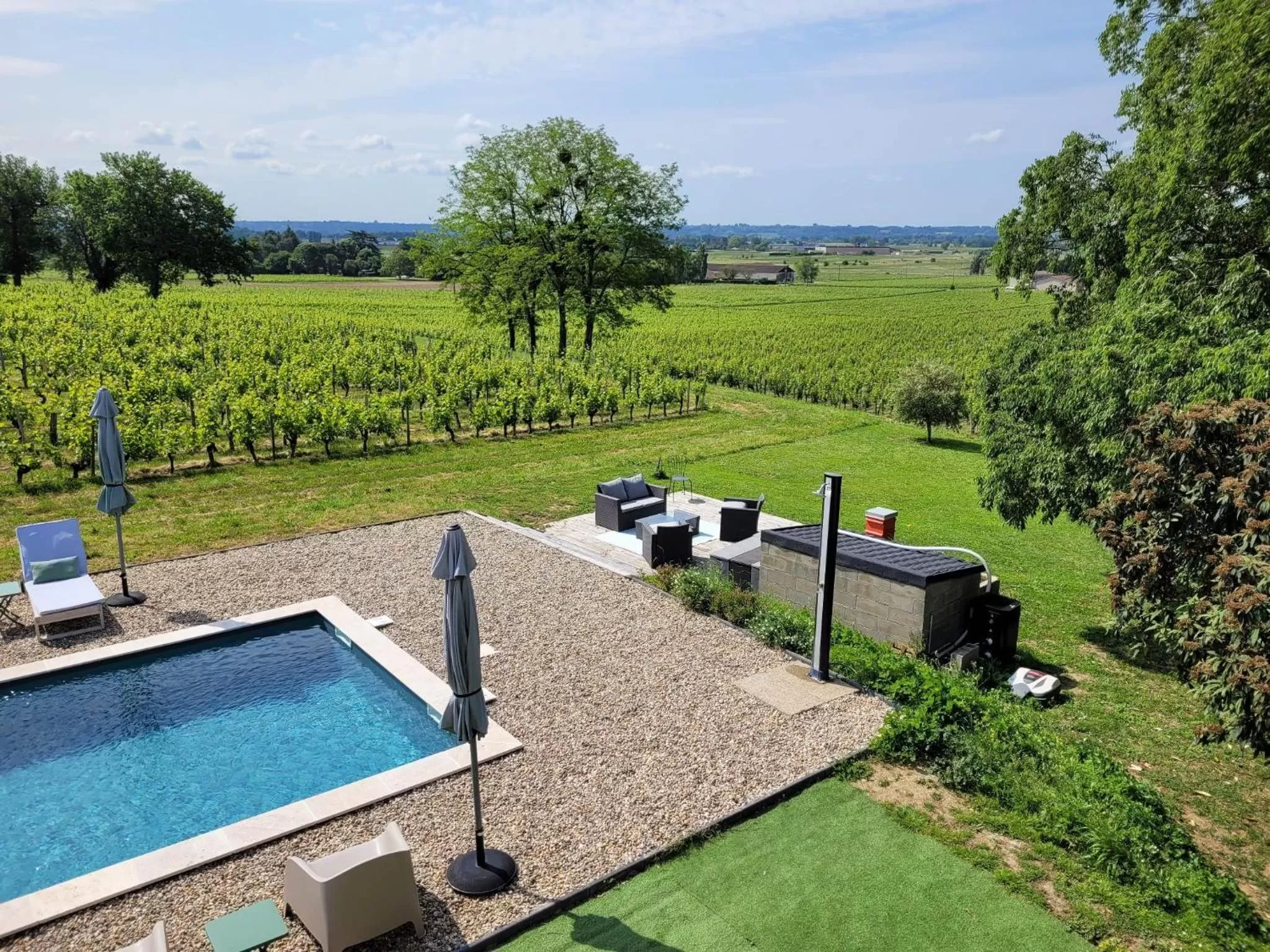 Swimming pool in A L'OMBRE DE LA TREILLE -Proche Saint-Emilion