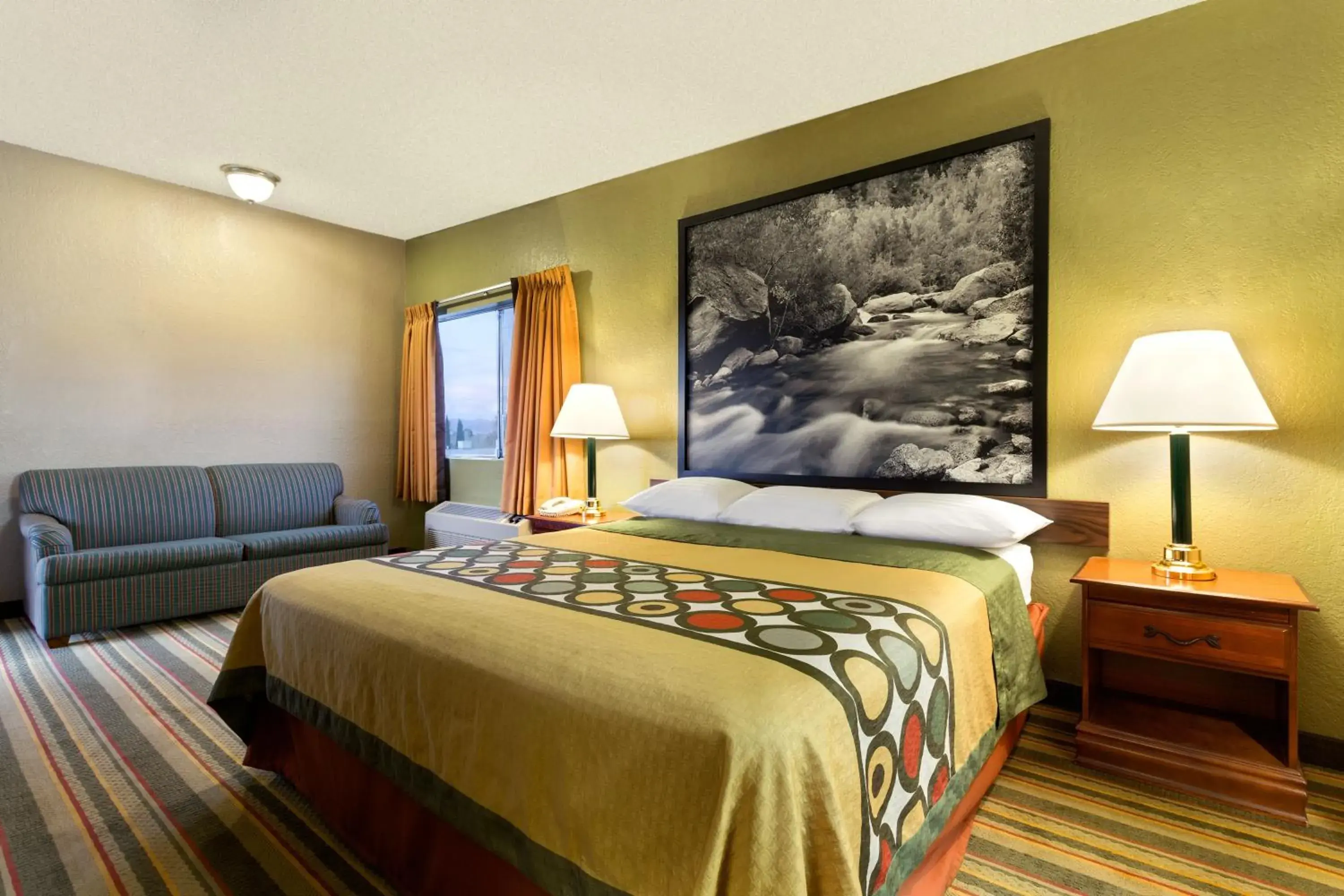Photo of the whole room, Bed in Super 8 by Wyndham Ridgecrest