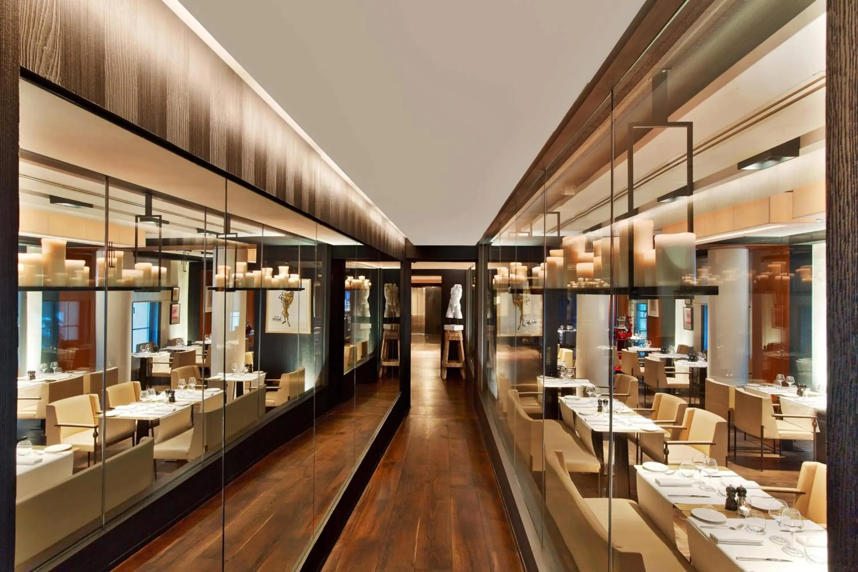 Restaurant/Places to Eat in Le Metropolitan a Tribute Portfolio Hotel Paris