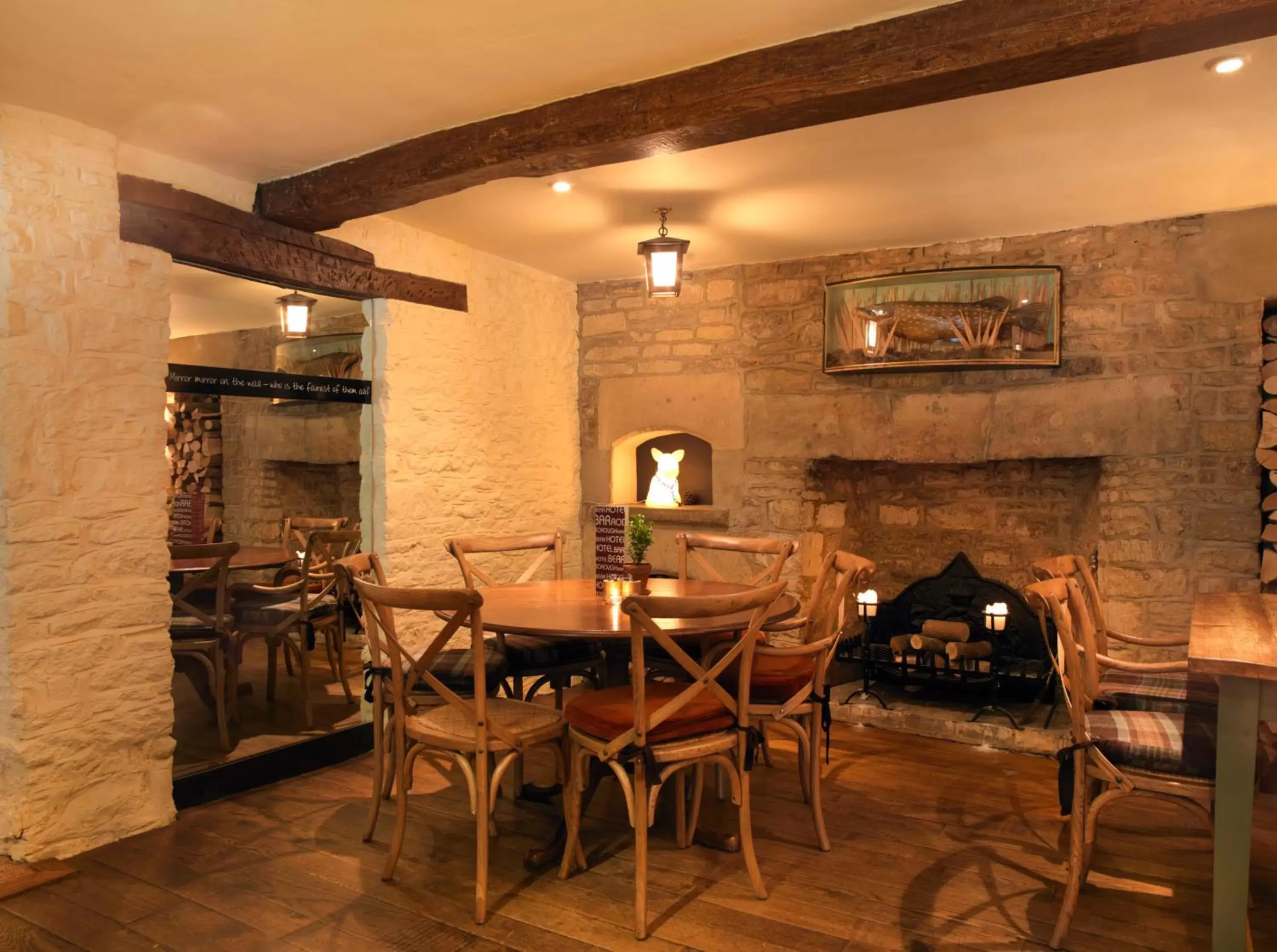 Lounge or bar, Restaurant/Places to Eat in The Bear Of Rodborough Hotel