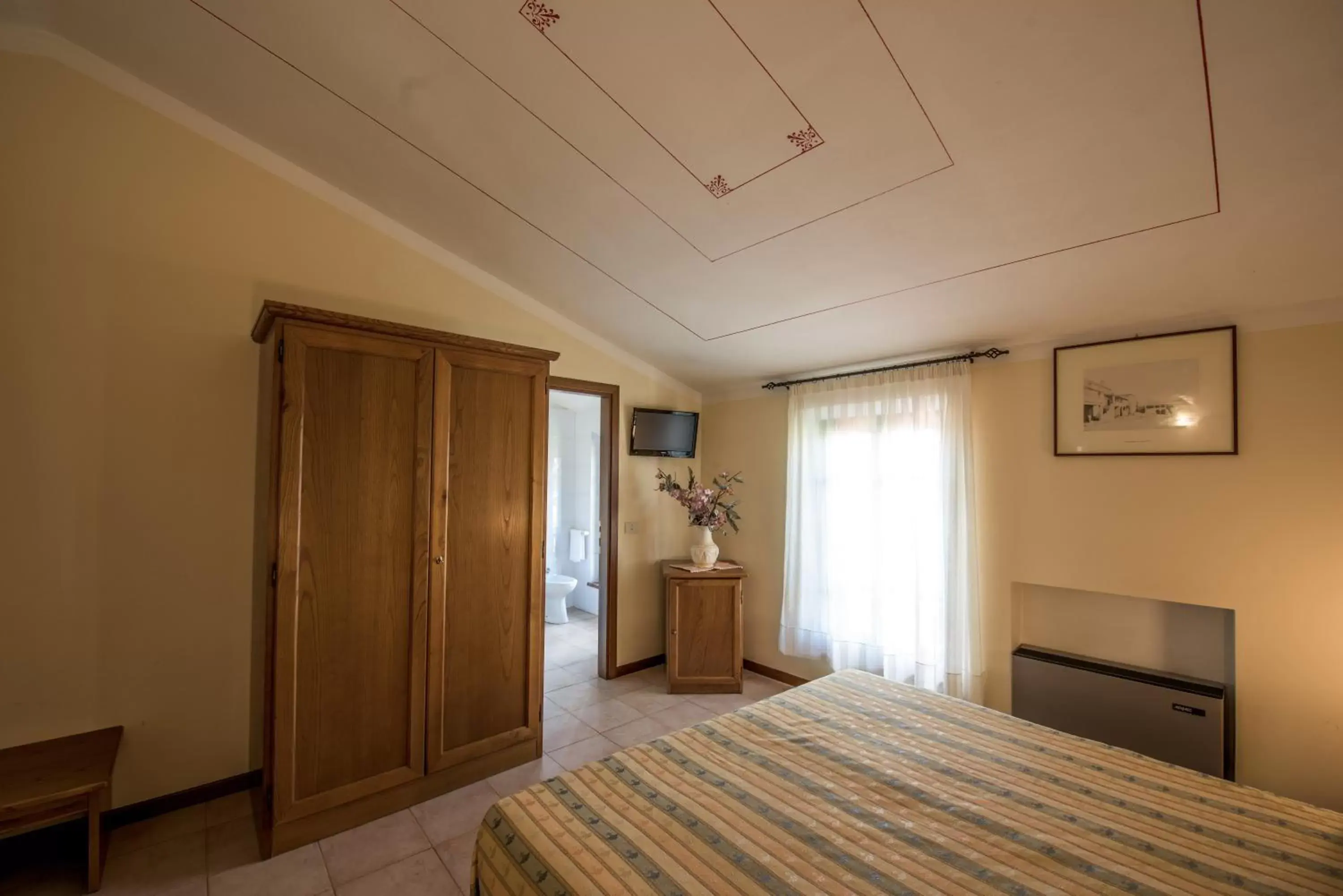 Bedroom, Bed in Albergo La Foresteria