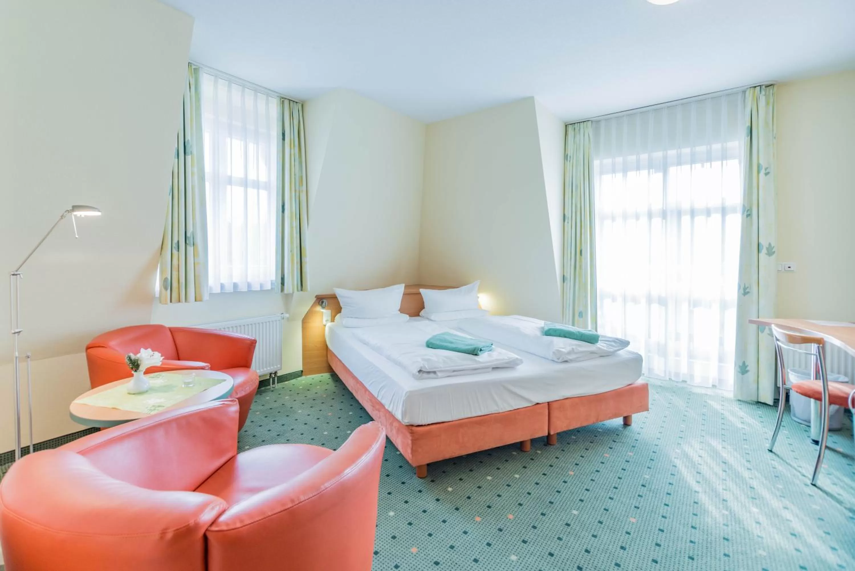 Living room, Bed in Am Weststrand Aparthotel Kühlungsborn