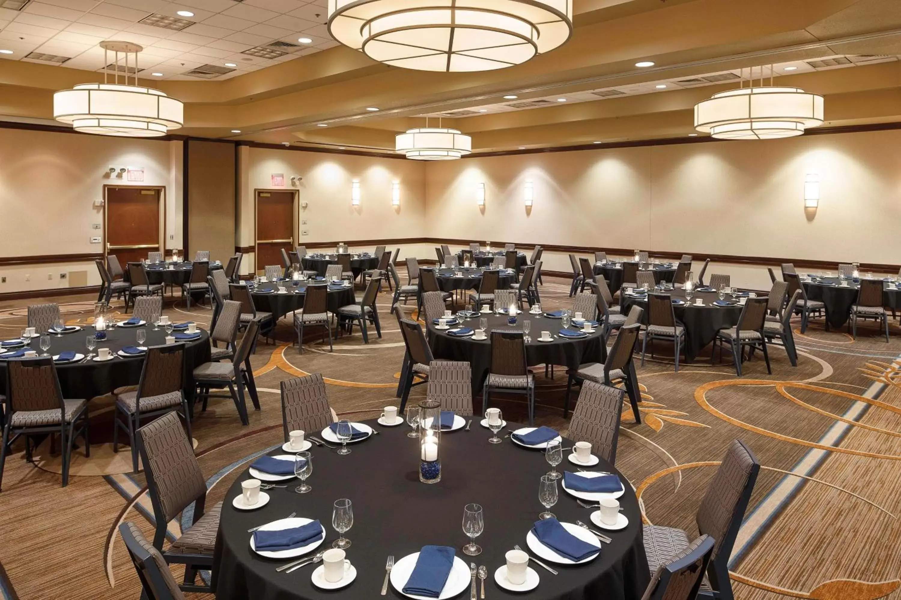 Meeting/conference room, Restaurant/Places to Eat in Sheraton Sioux Falls & Convention Center