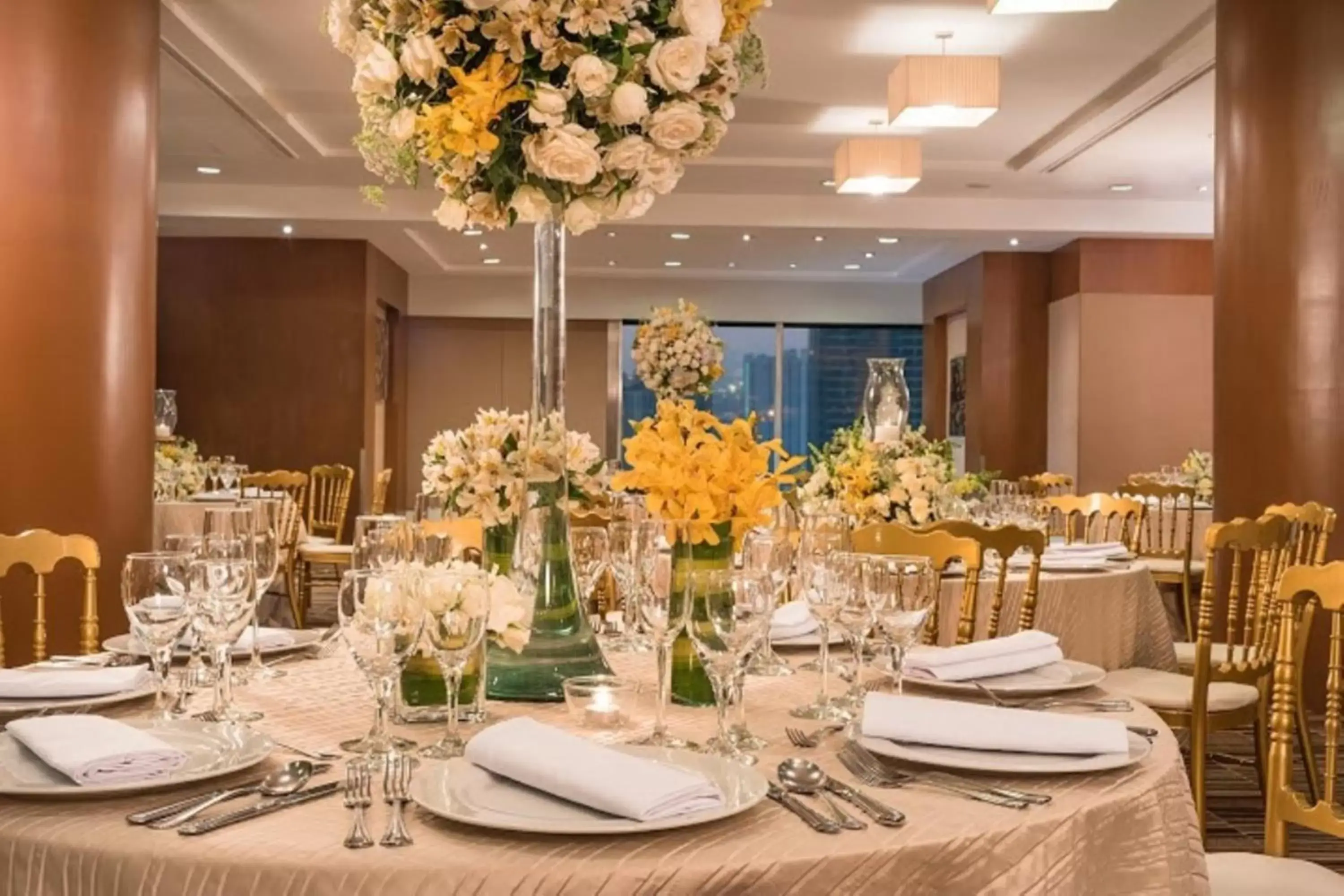 Banquet/Function facilities, Restaurant/Places to Eat in Discovery Suites Manila, Philippines