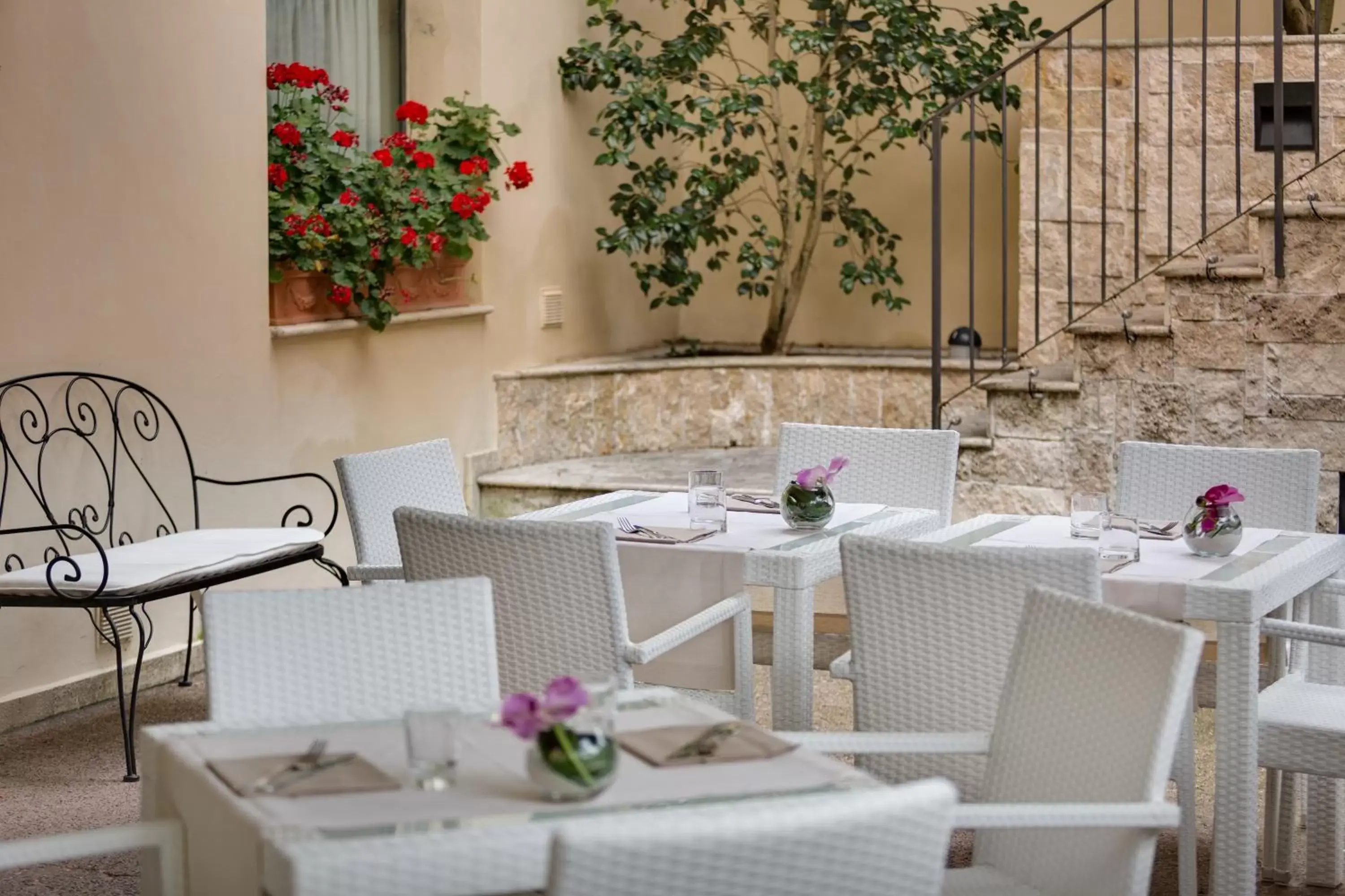 Patio, Restaurant/Places to Eat in Albergo Chiusarelli