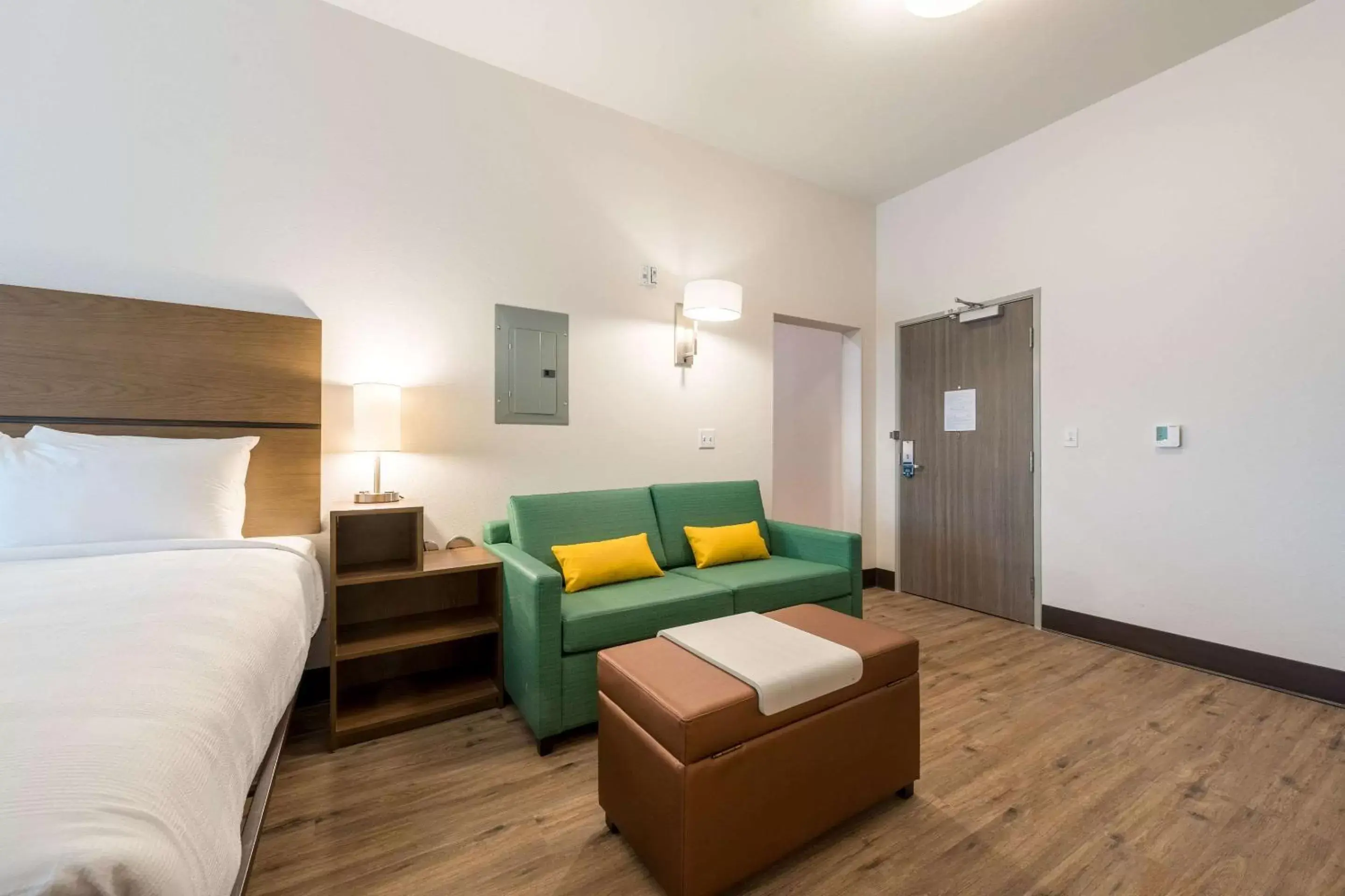 Bedroom in MainStay Suites Colorado Springs East - Medical Center Area