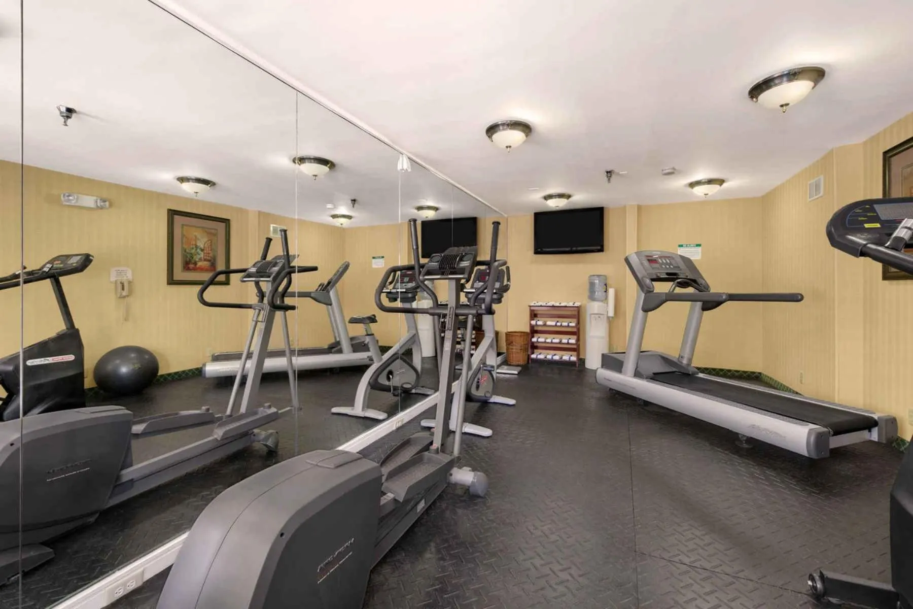 Fitness centre/facilities in Baymont By Wyndham Gainesville I-75
