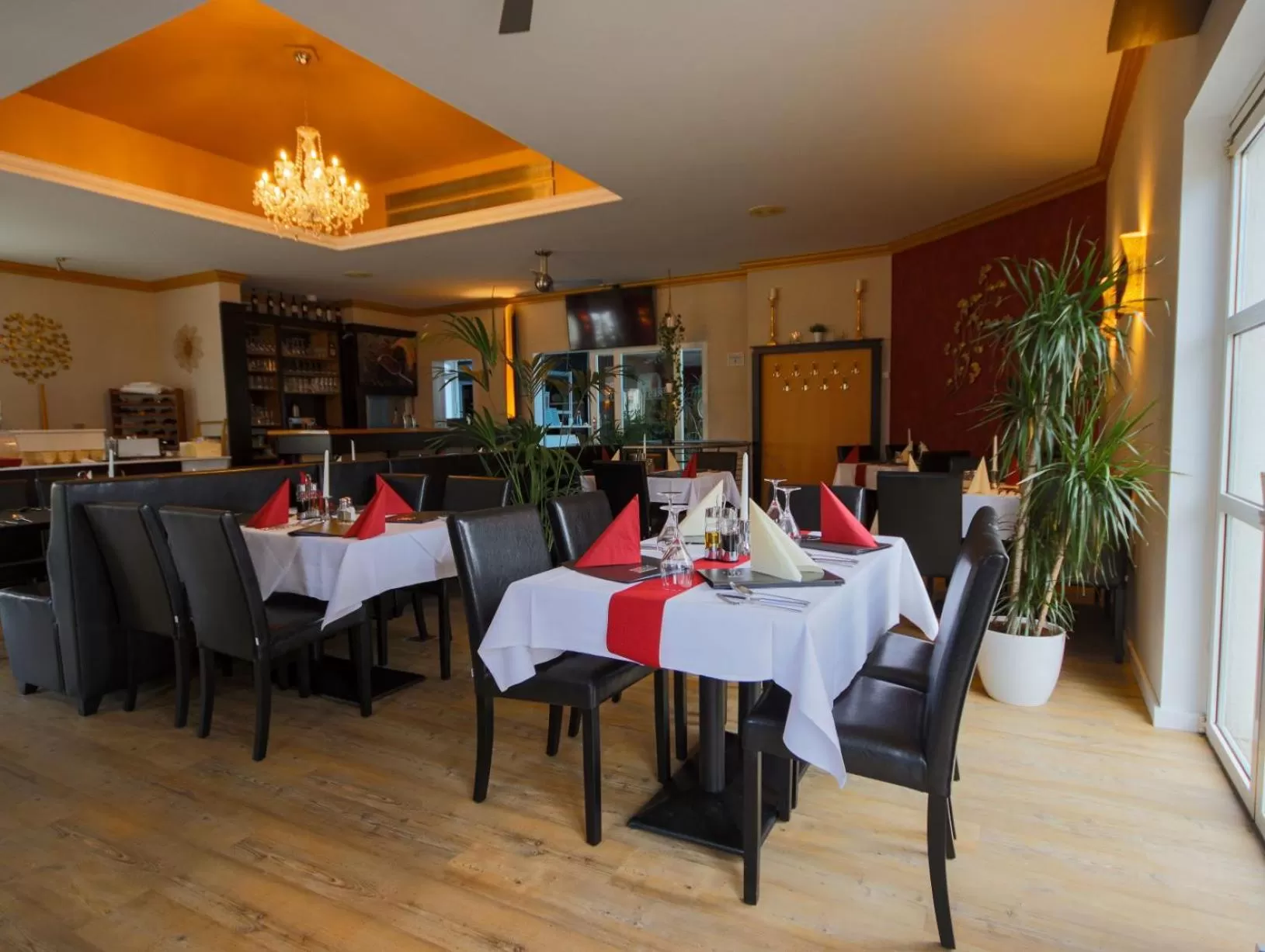 Restaurant/places to eat in Check Inn Hotel Merseburg
