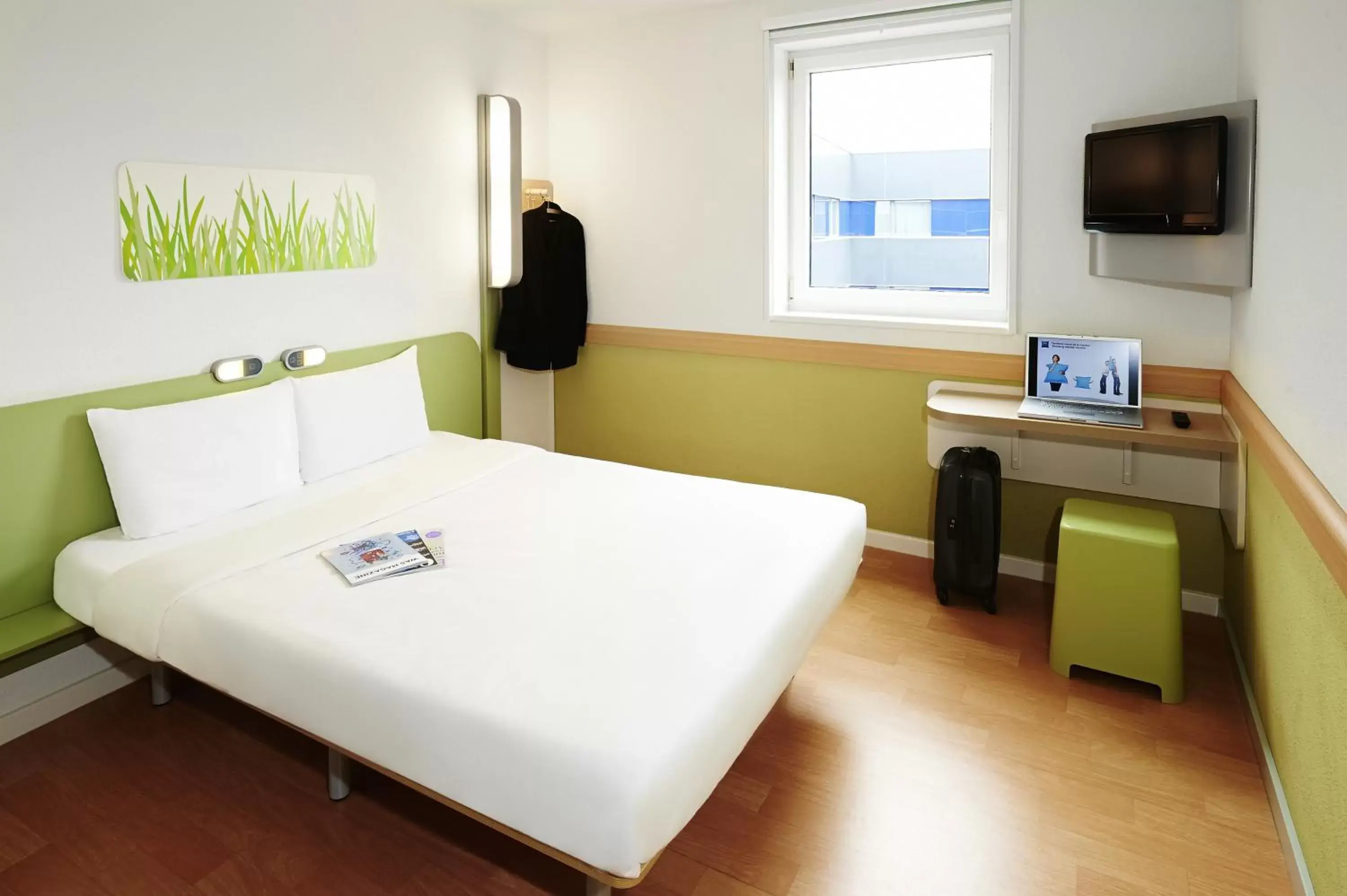 Photo of the whole room, Bed in ibis budget Basel City