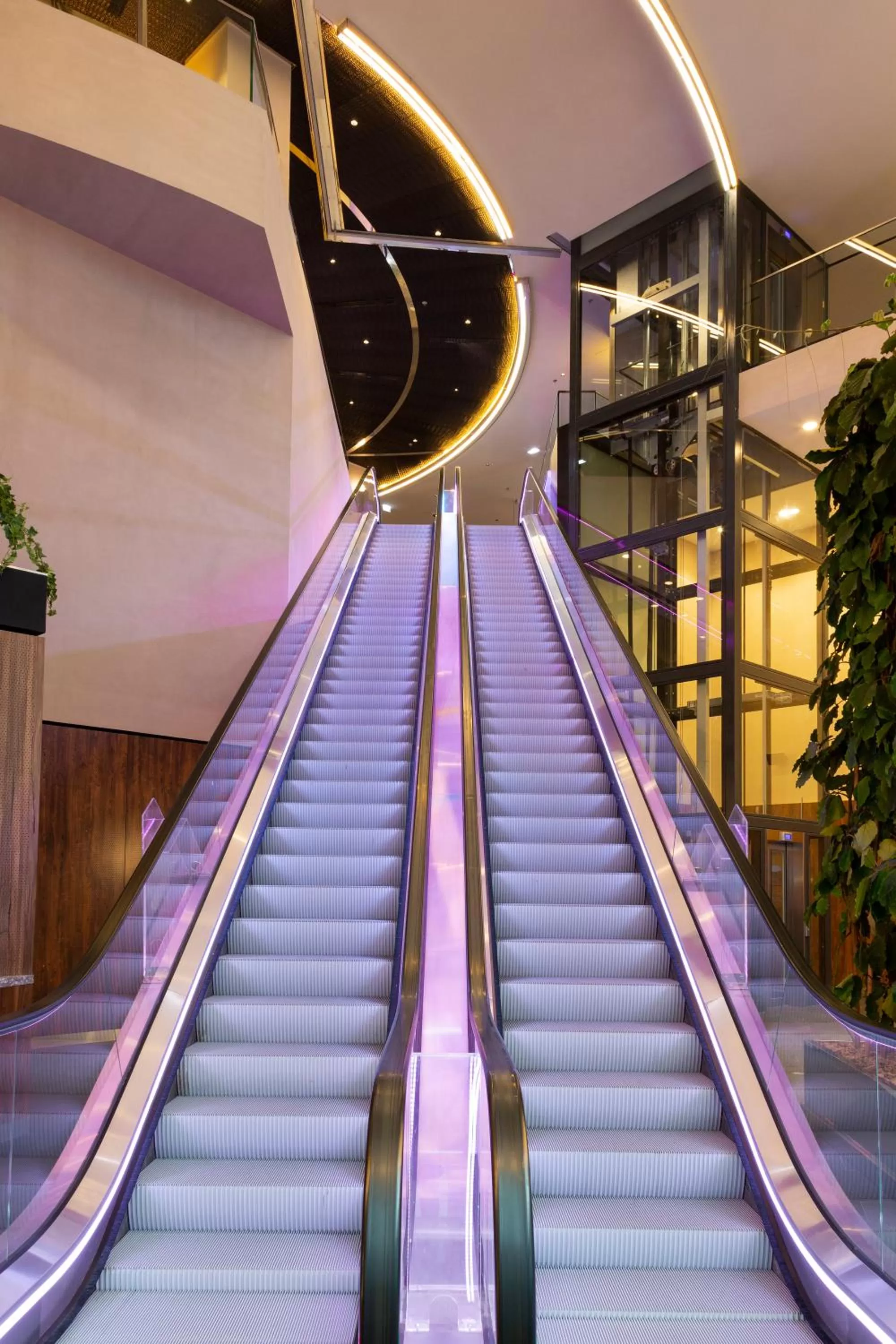 Lobby or reception in Pullman Paris Montparnasse