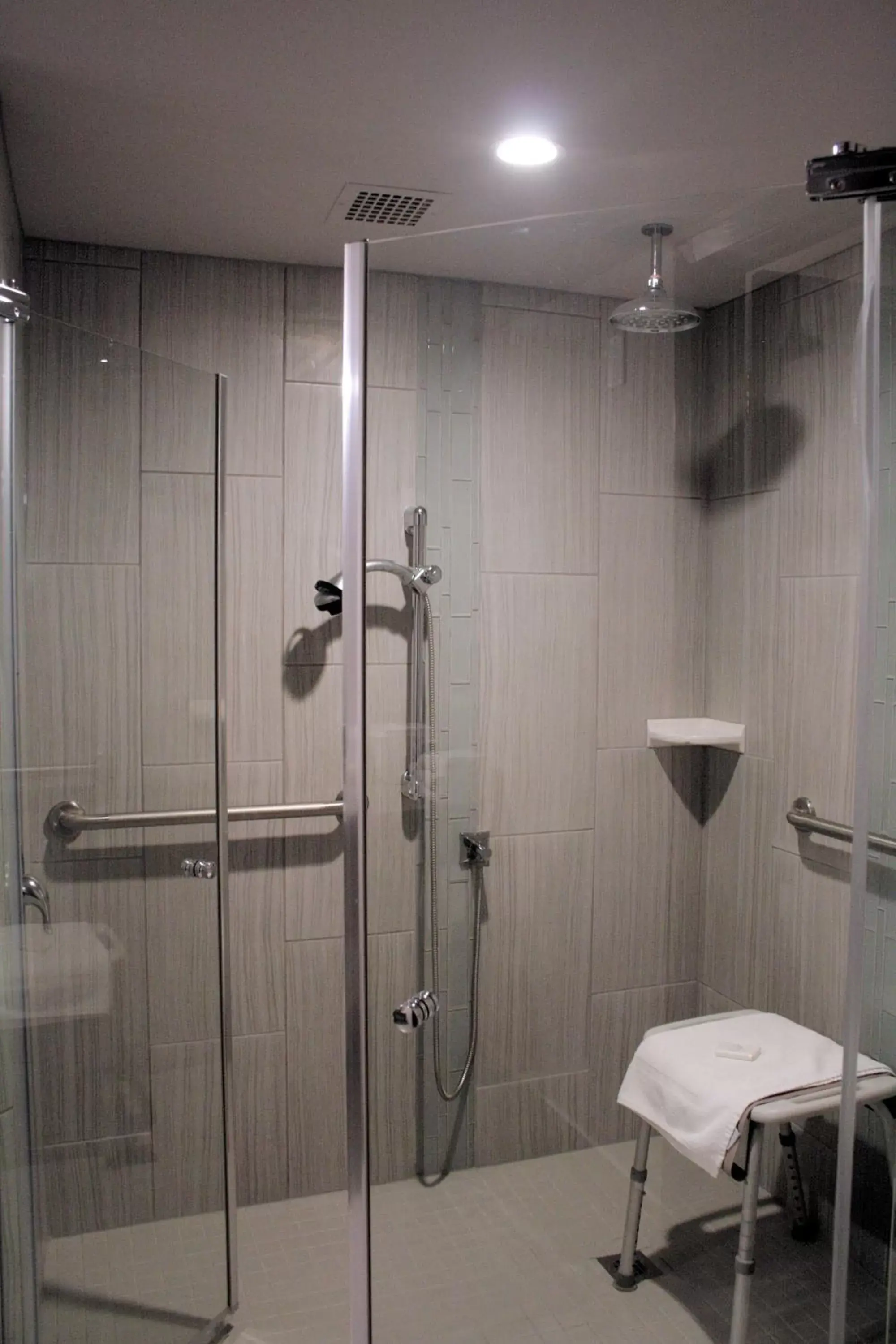 Shower, Bathroom in Northbury Hotel and Conference Centre