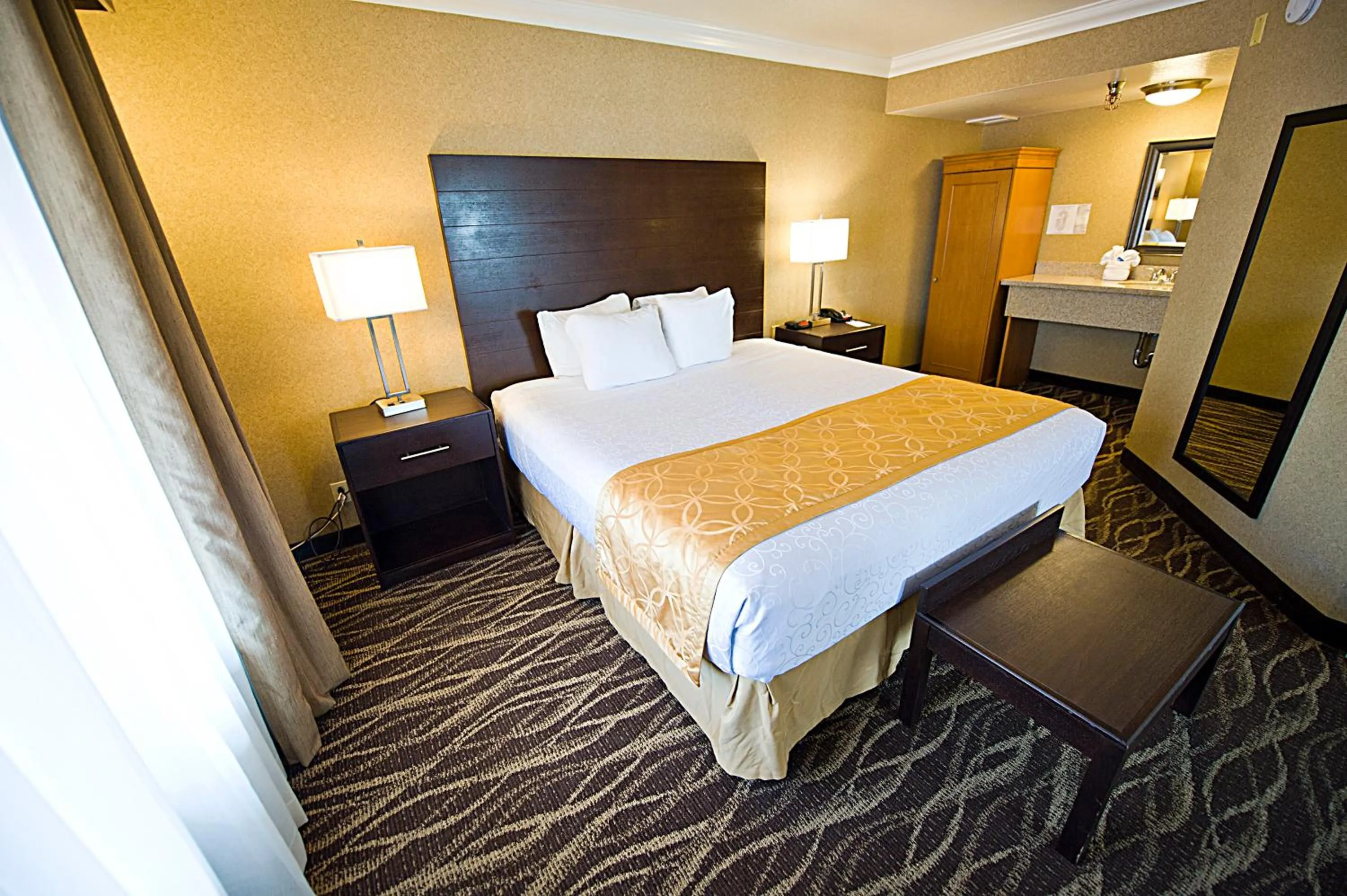 On site, Bed in Hotel d'Lins Ontario Airport