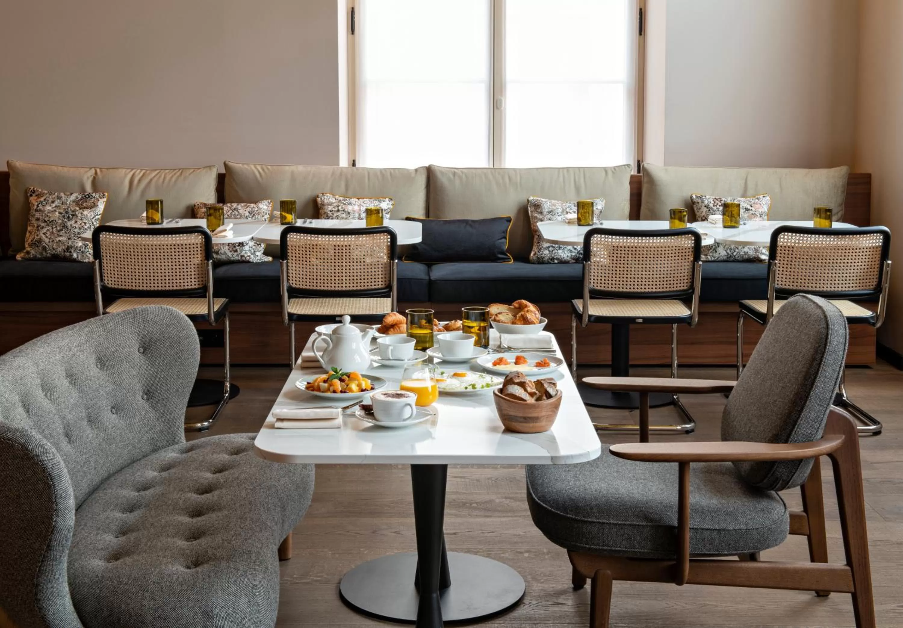 Restaurant/places to eat in Hôtel LÉONOR the place to live