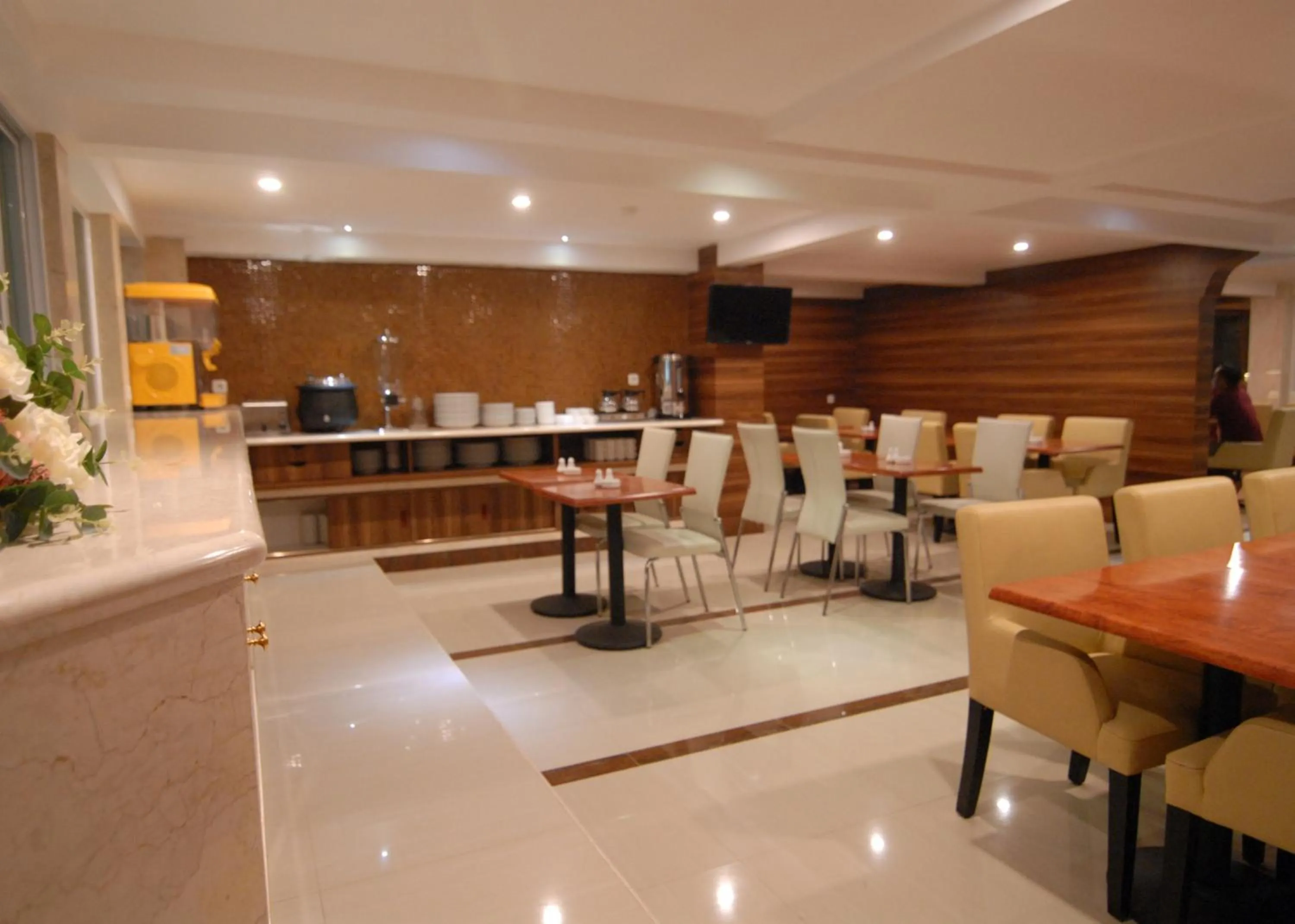 Restaurant/places to eat in Grand Kasira