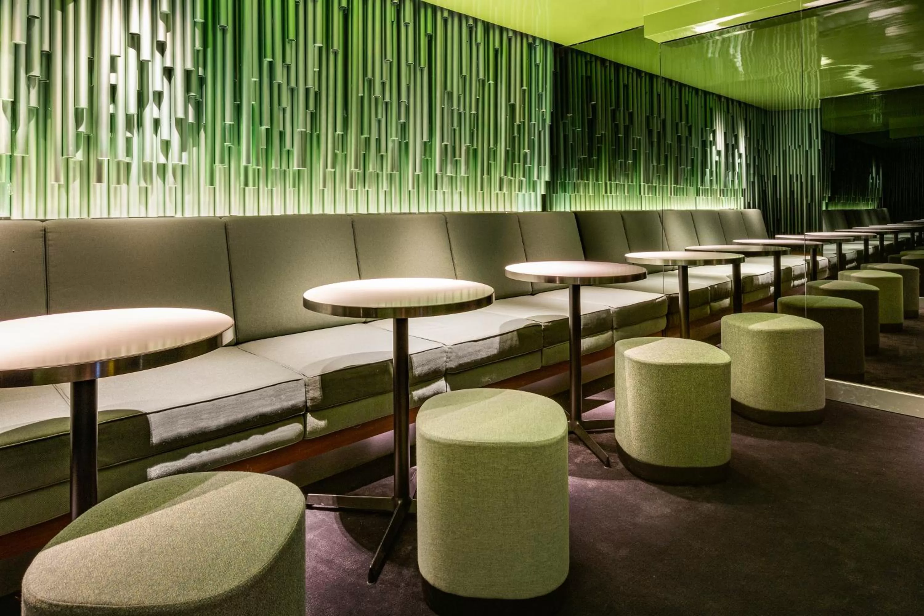 Lounge or bar in Pullman Paris Montparnasse