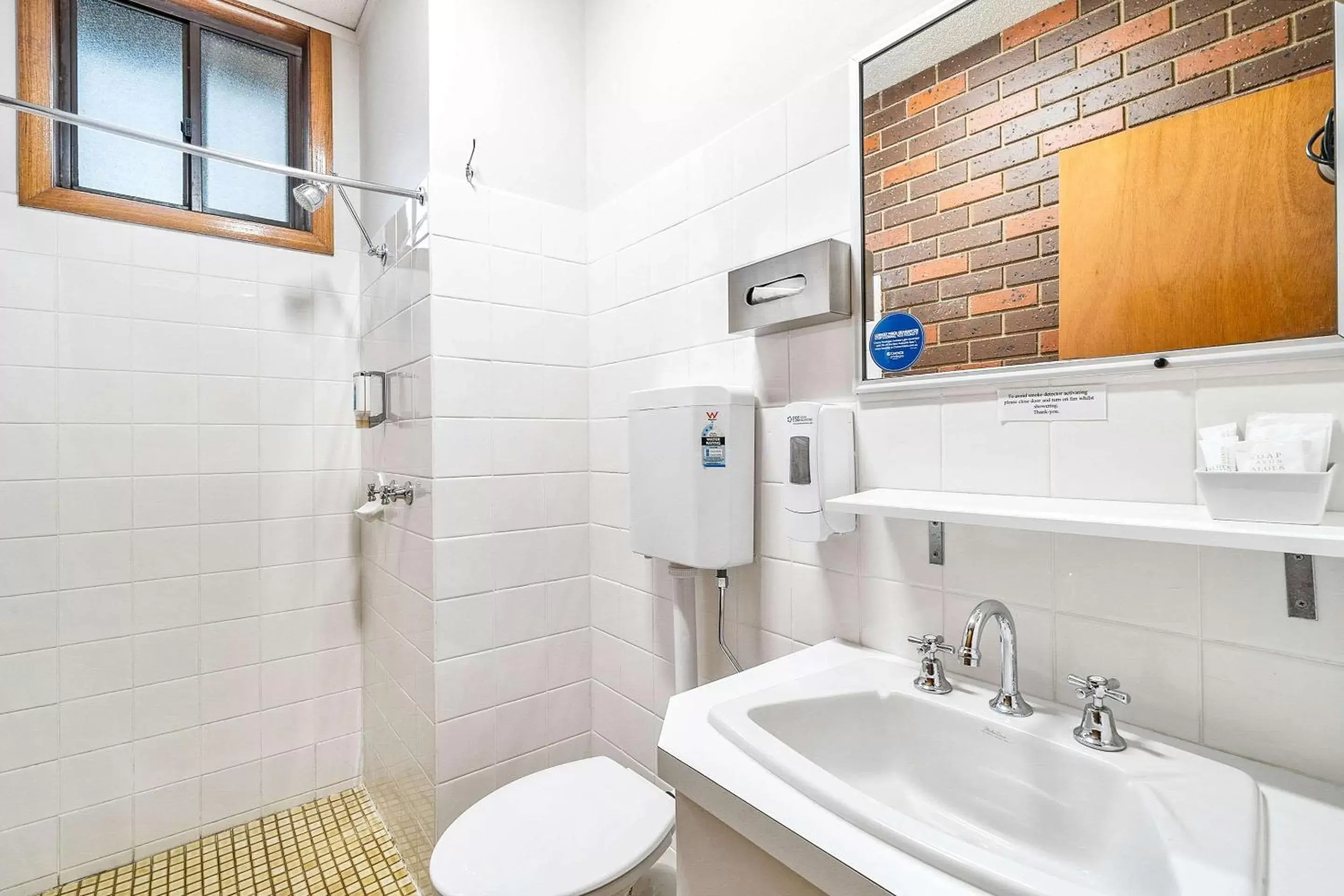 Bathroom in Comfort Inn Benalla