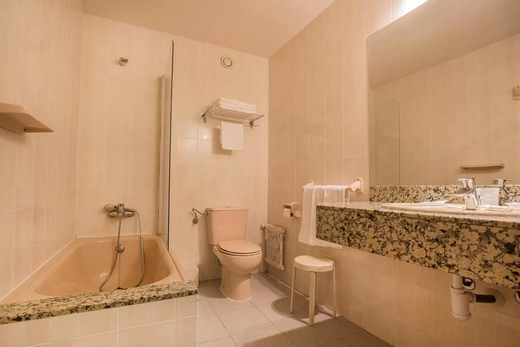 Bathroom in Hotel Cervol