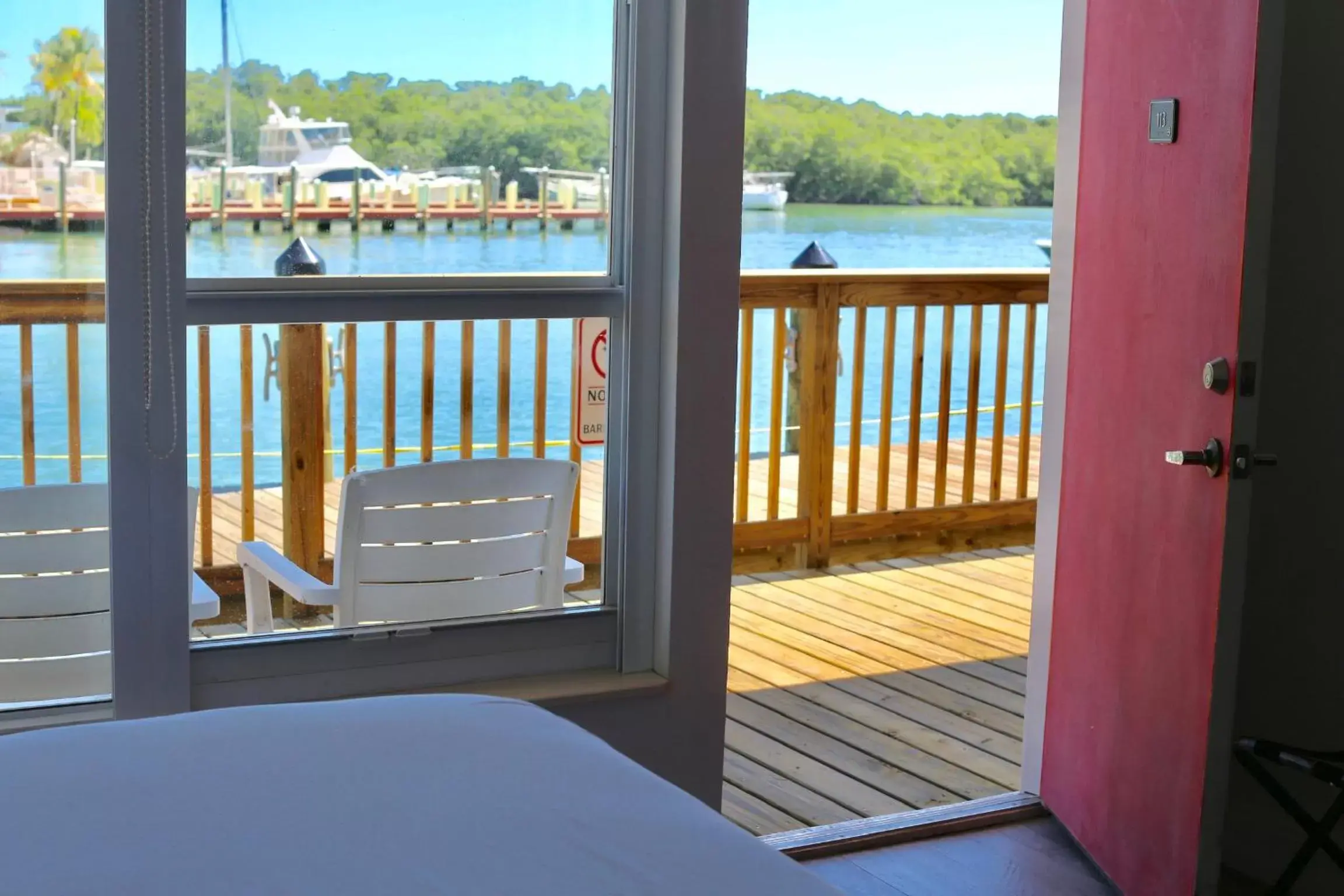 Balcony/Terrace, Pool View in Gilbert's Resort