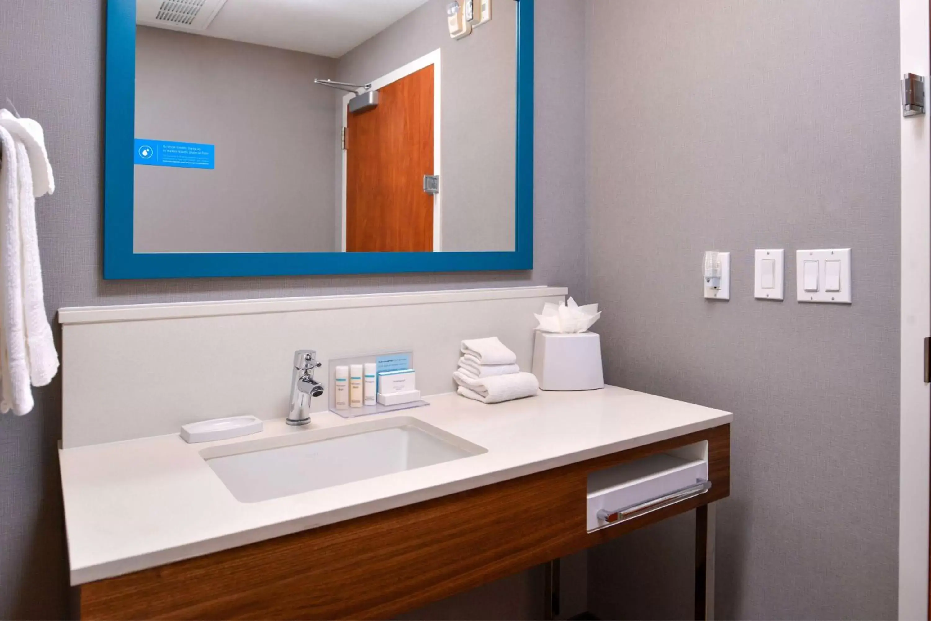 Bathroom in Hampton Inn & Suites Boise/Spectrum