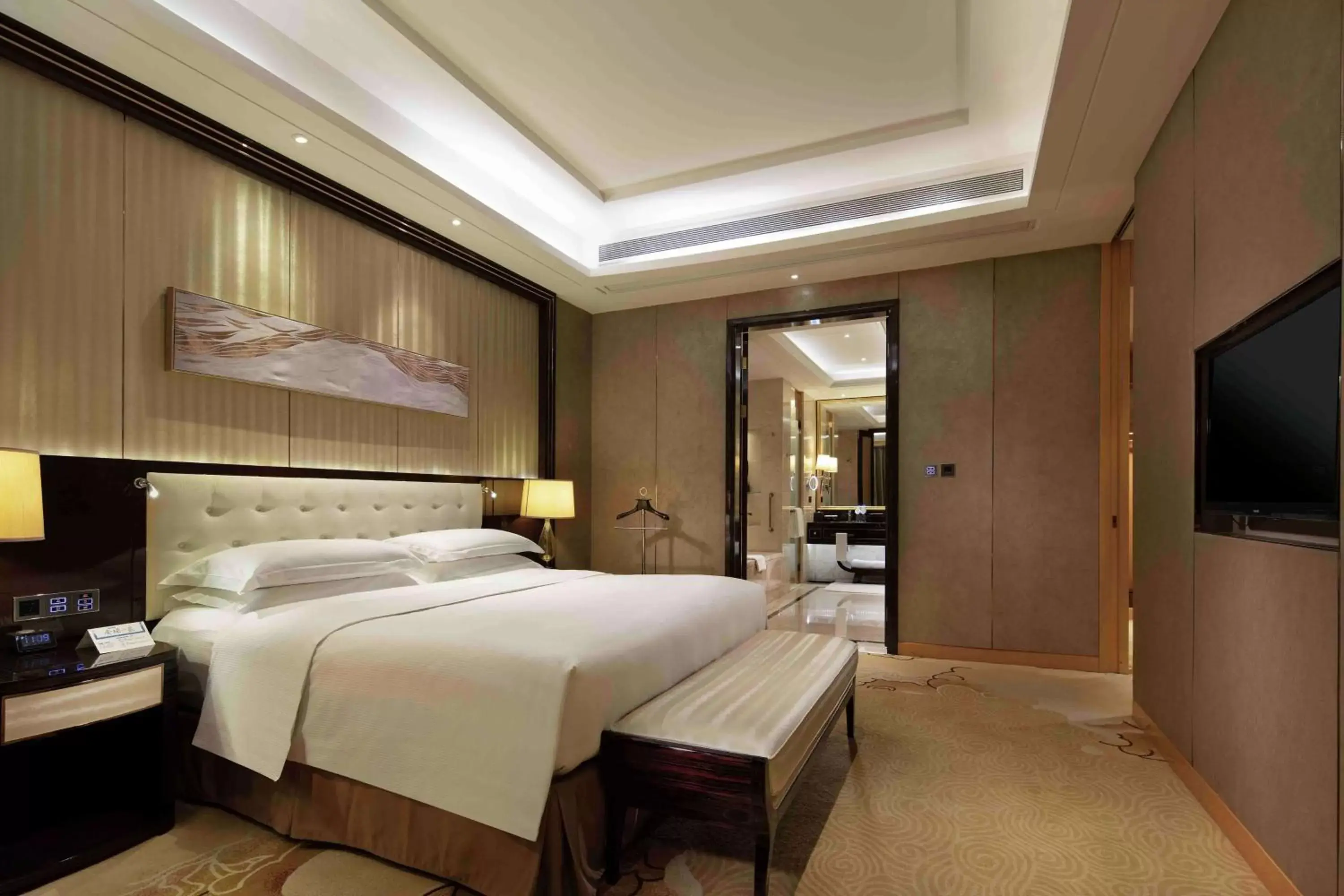 Bedroom, Bed in Hilton Zhengzhou