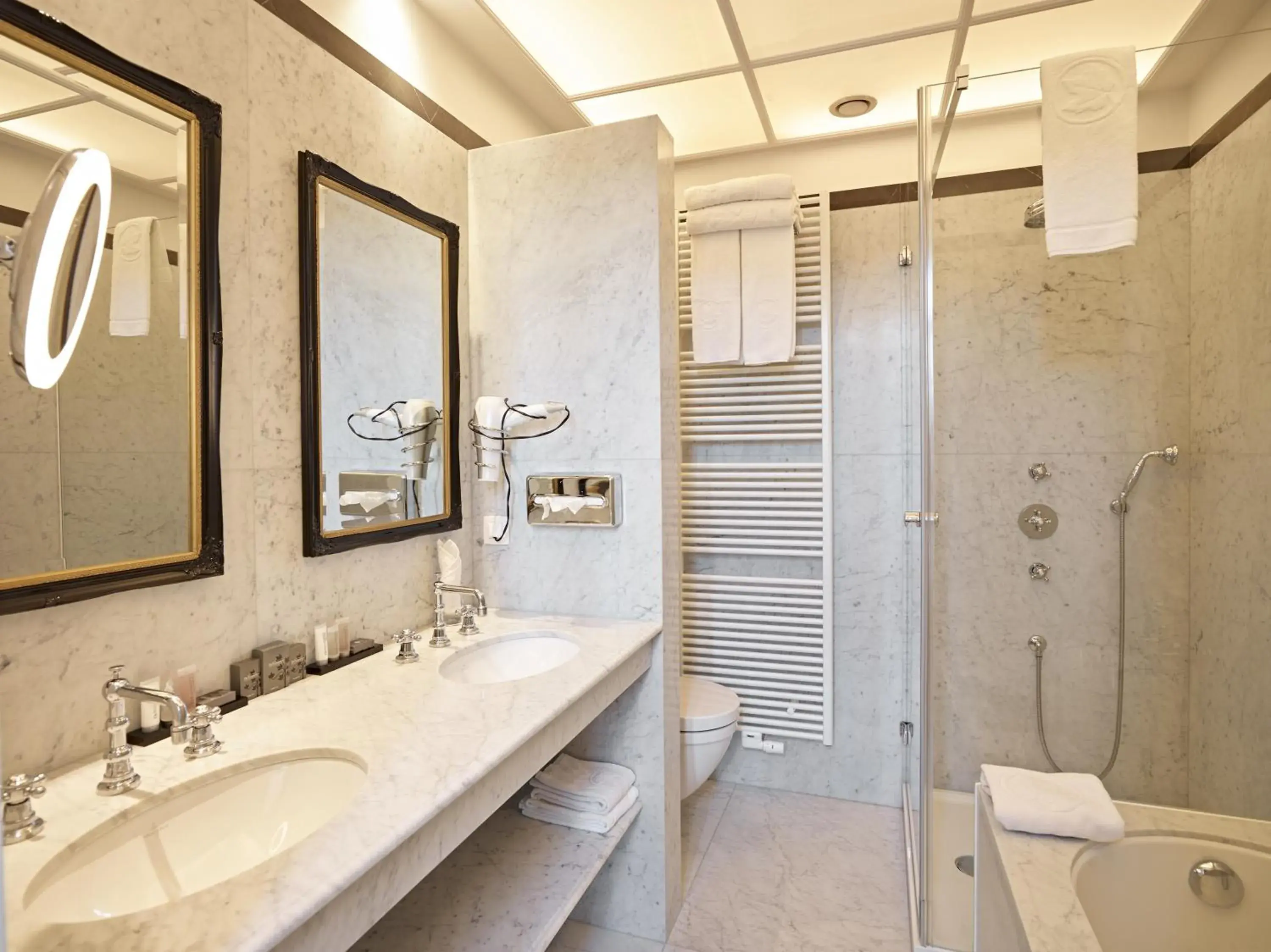 Bathroom in De Tuilerieen - Small Luxury Hotels of the World