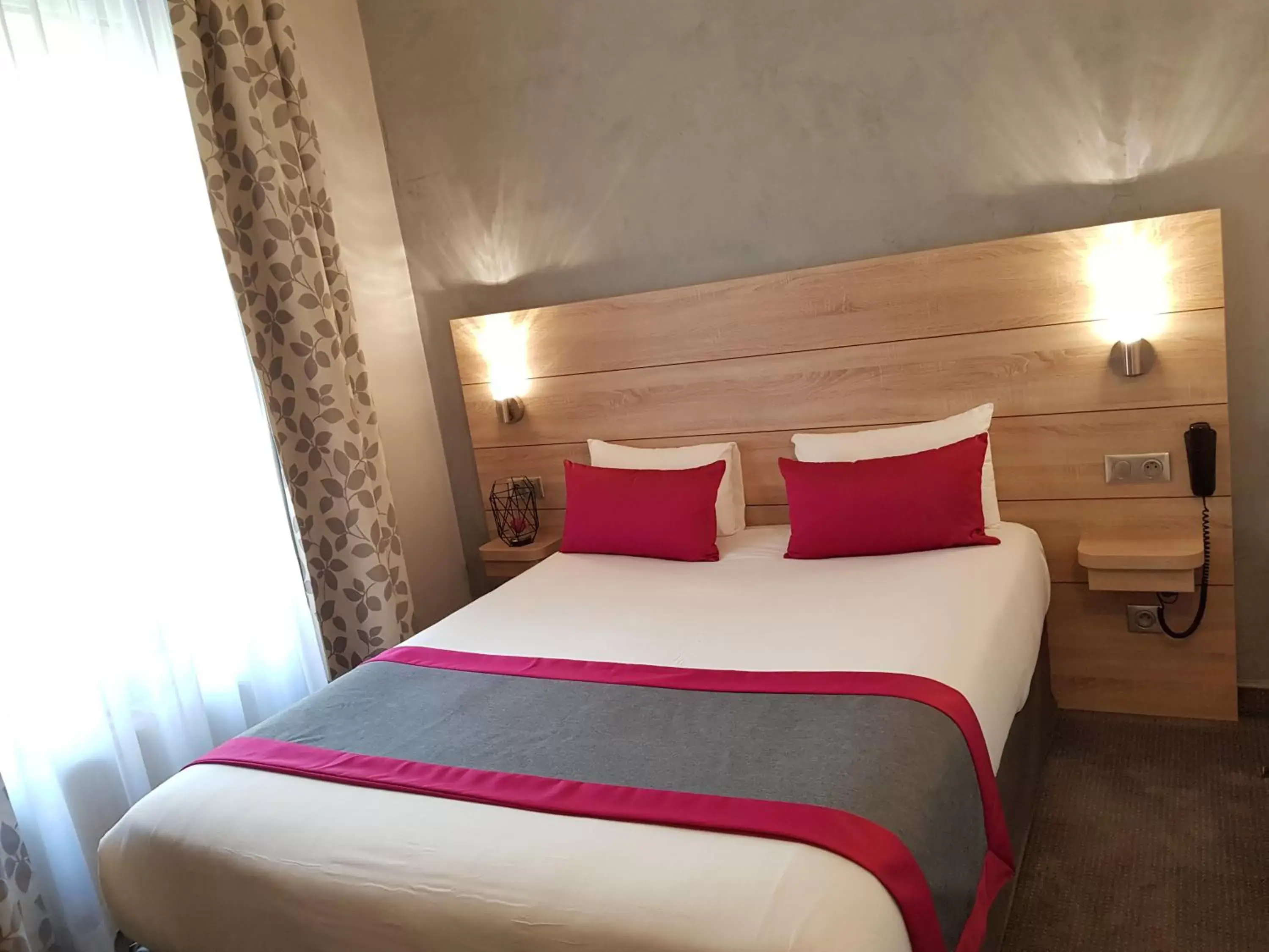 Bed in Hotel Champerret Elysees