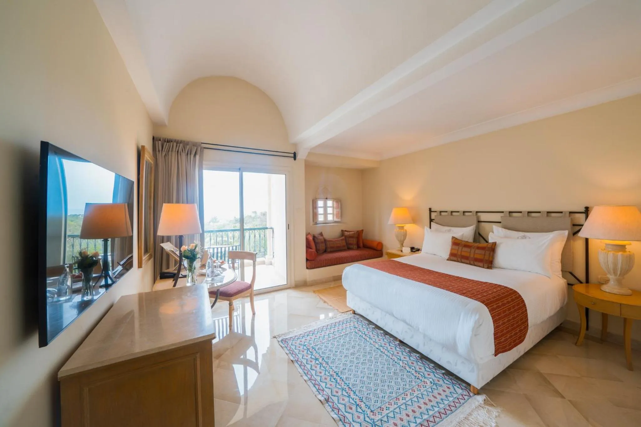 Property building, Bed in The Residence Tunis