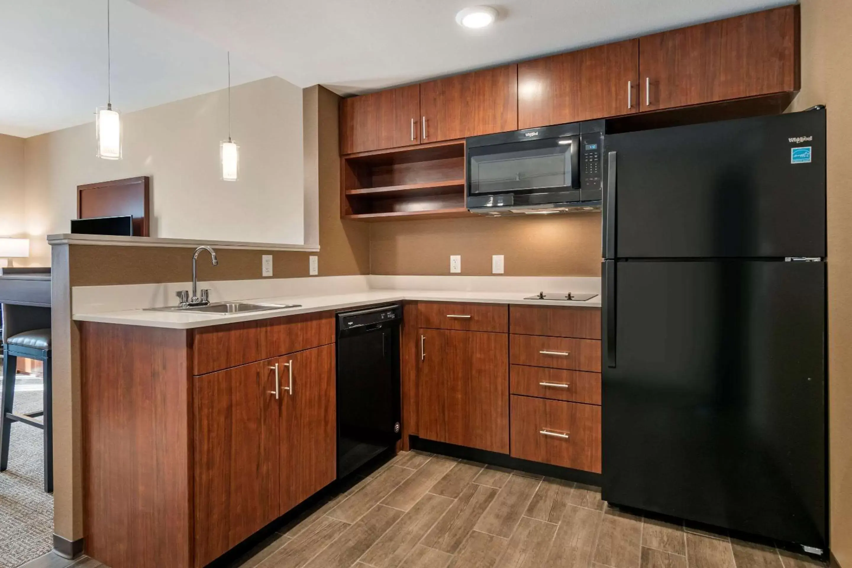 Photo of the whole room, Kitchen/Kitchenette in Comfort Suites Camp Hill-Harrisburg West