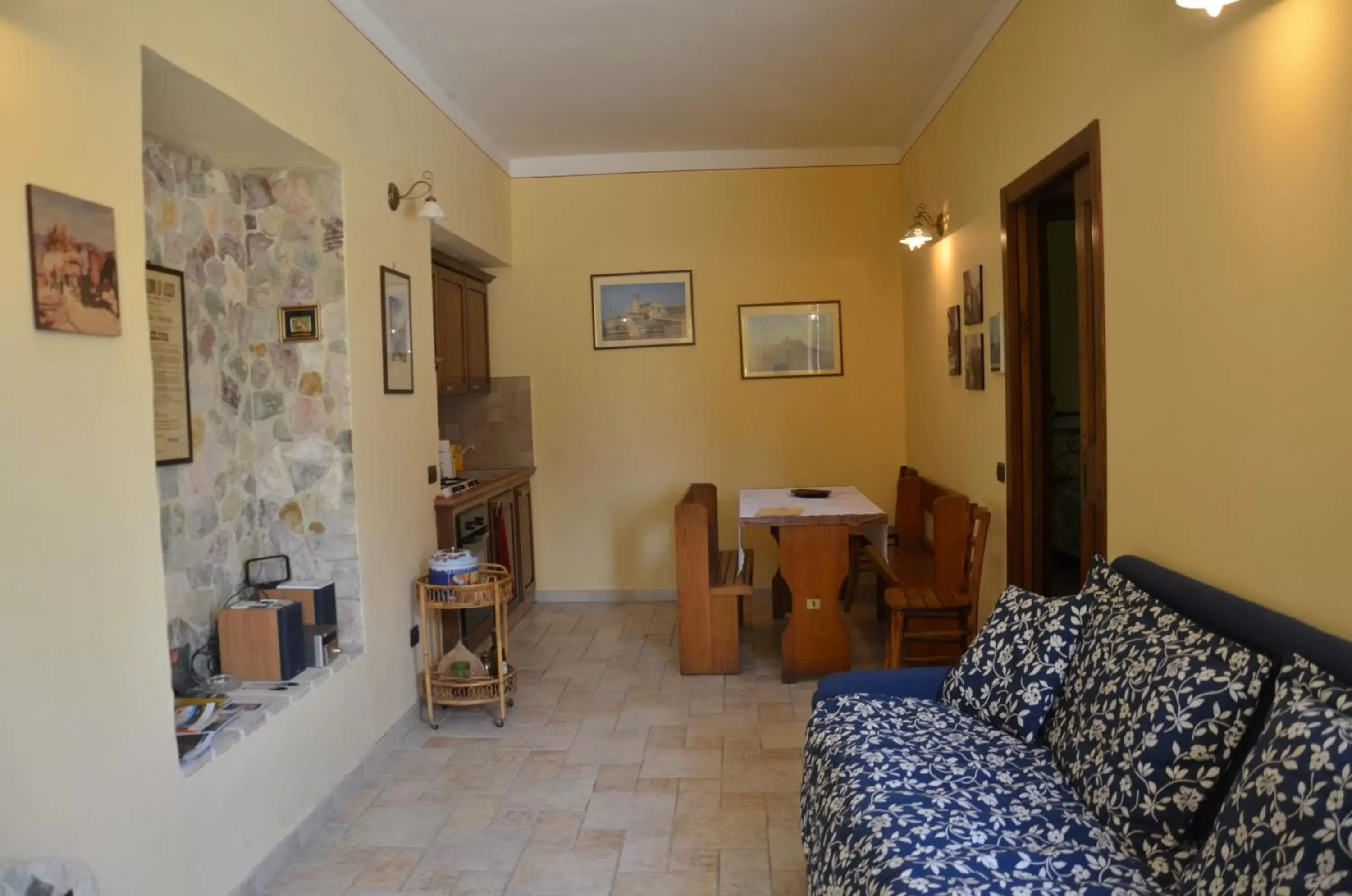 Communal kitchen, Seating Area in B&B La Terrazza Del Subasio