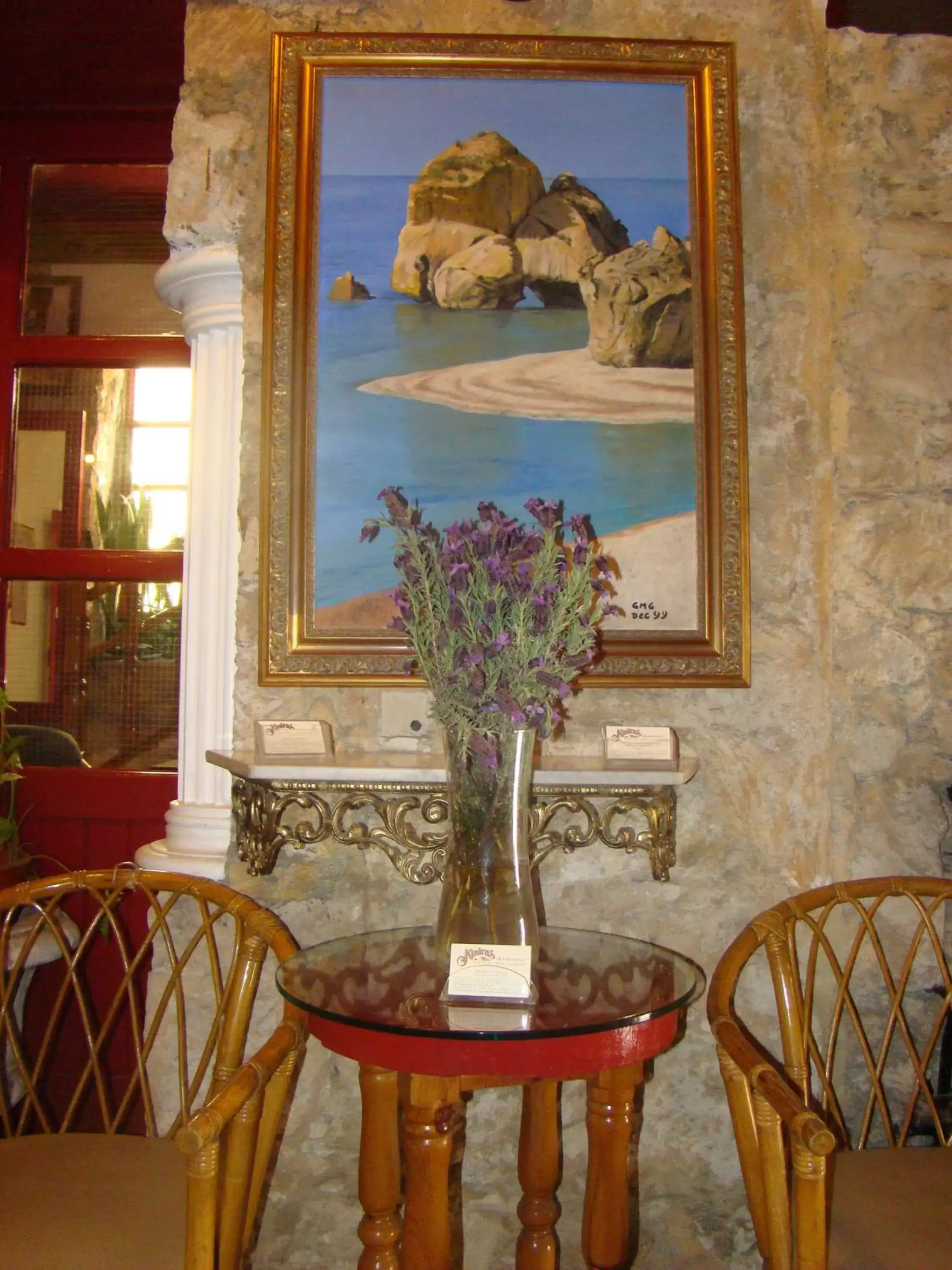 Decorative detail in Kiniras Traditional Hotel & Restaurant