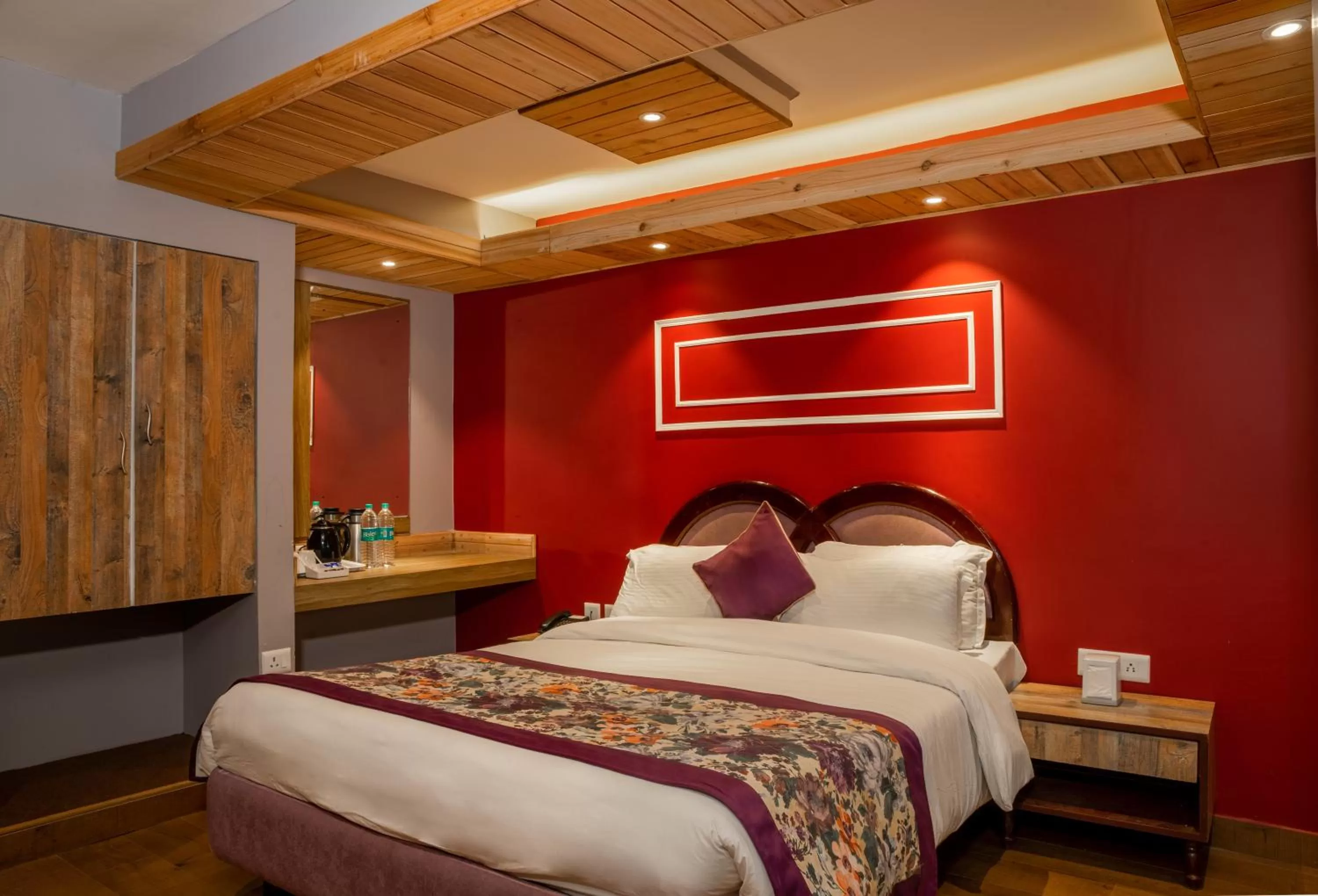 Bed in Mount Conifer Suites & Spa