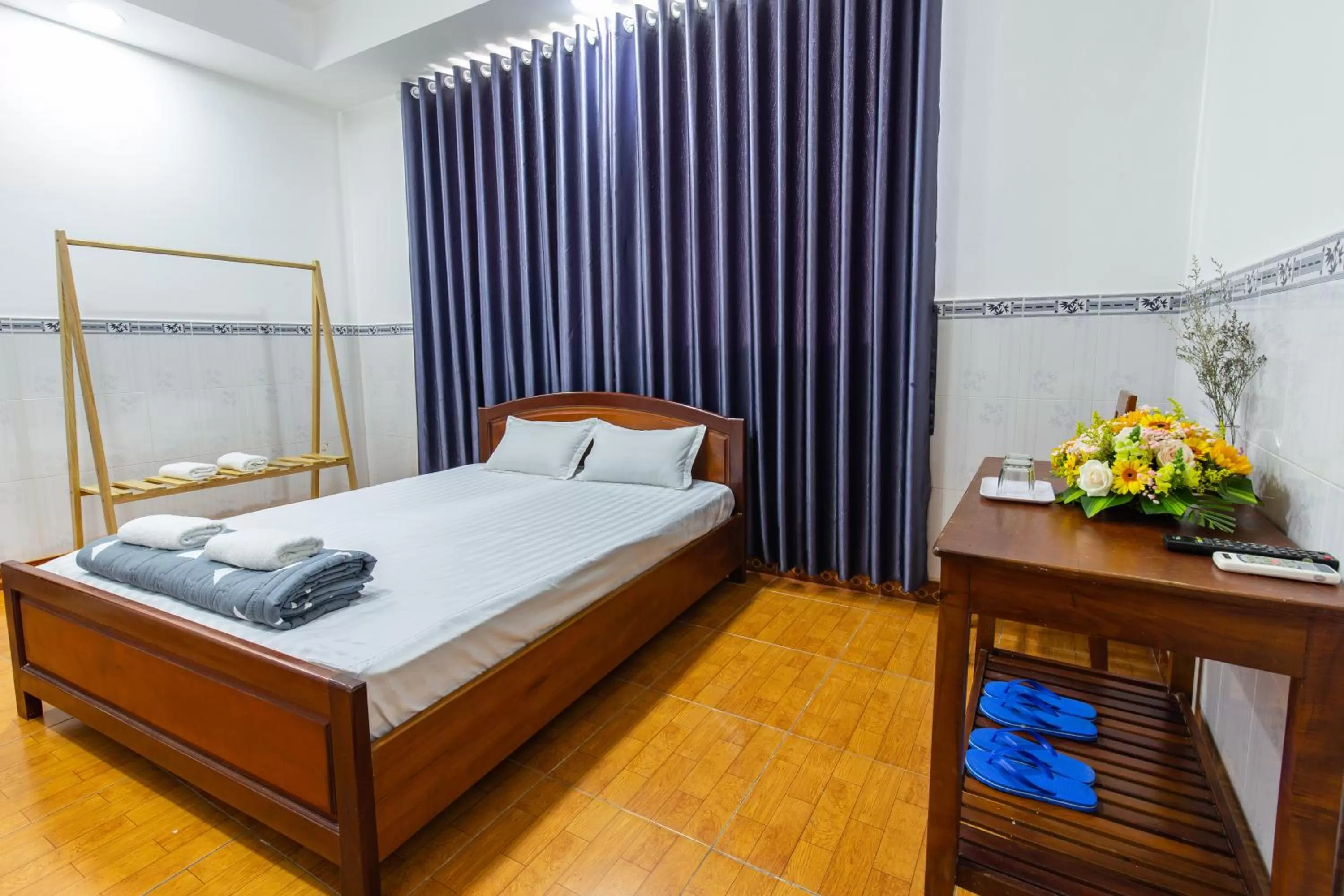 Bed in Hotel Hoa Cúc Phương Dĩ An - Bình Dương