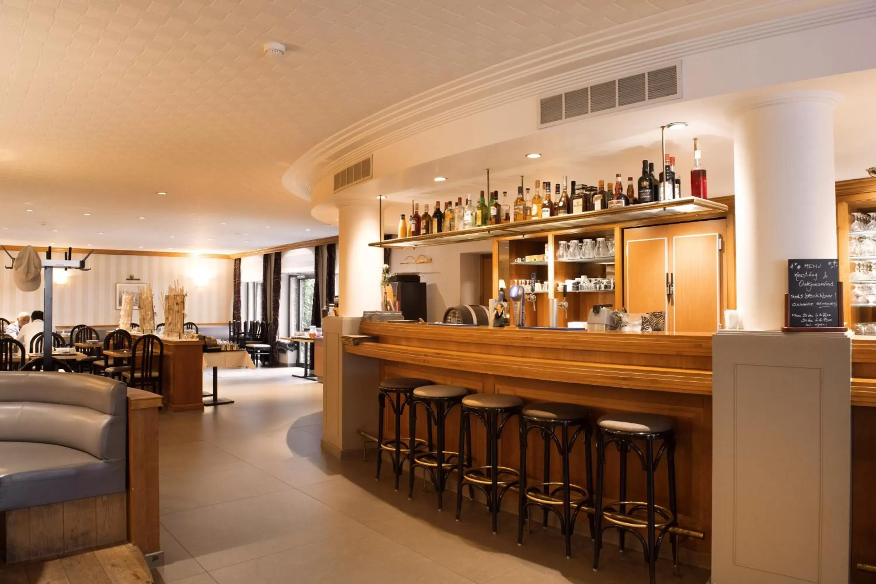 Restaurant/places to eat, Lounge/Bar in Castelnou Aparthotel