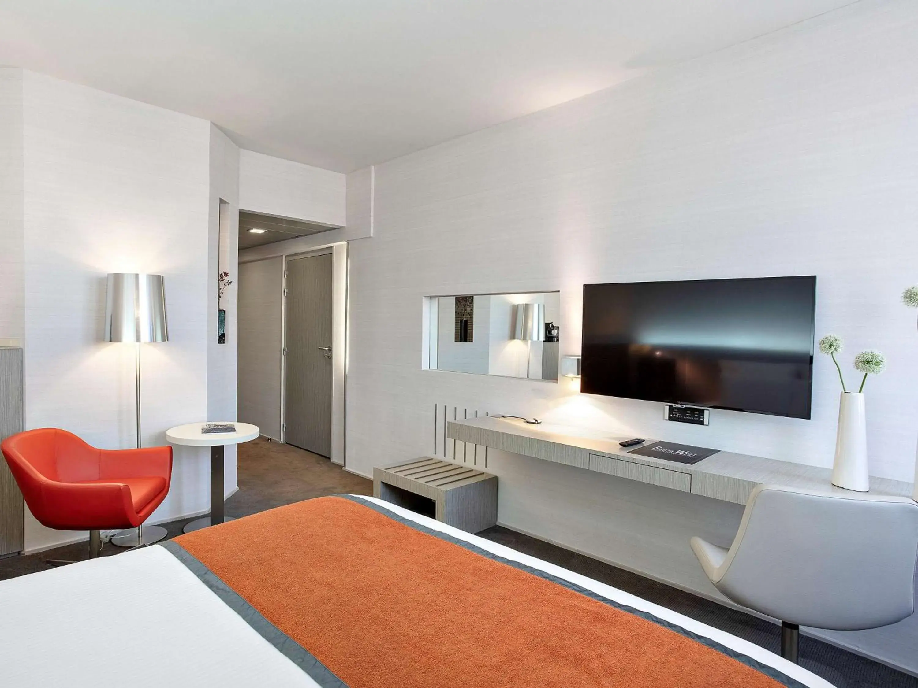 Photo of the whole room, TV/Entertainment Center in Pullman Toulouse Centre Ramblas