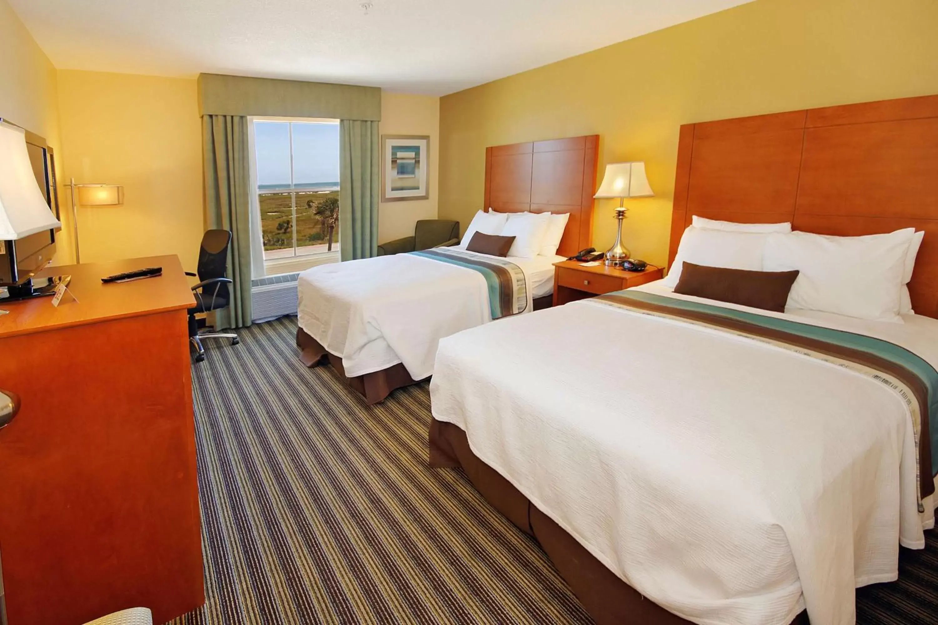 Queen Room with Two Queen Beds - Non-Smoking in Best Western Plus Seawall Inn & Suites by the Beach