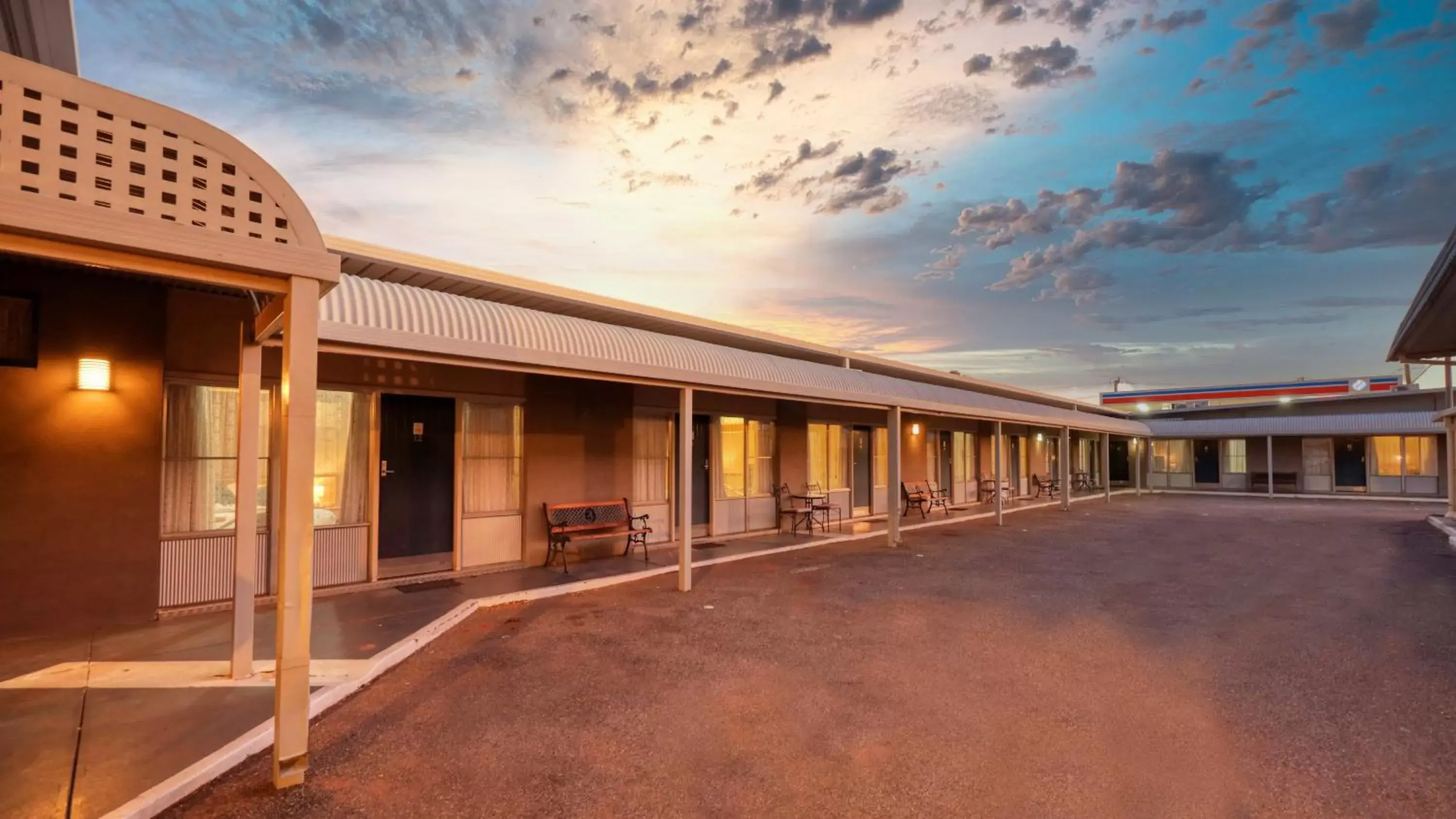 Property building in Silver Haven Motor Inn