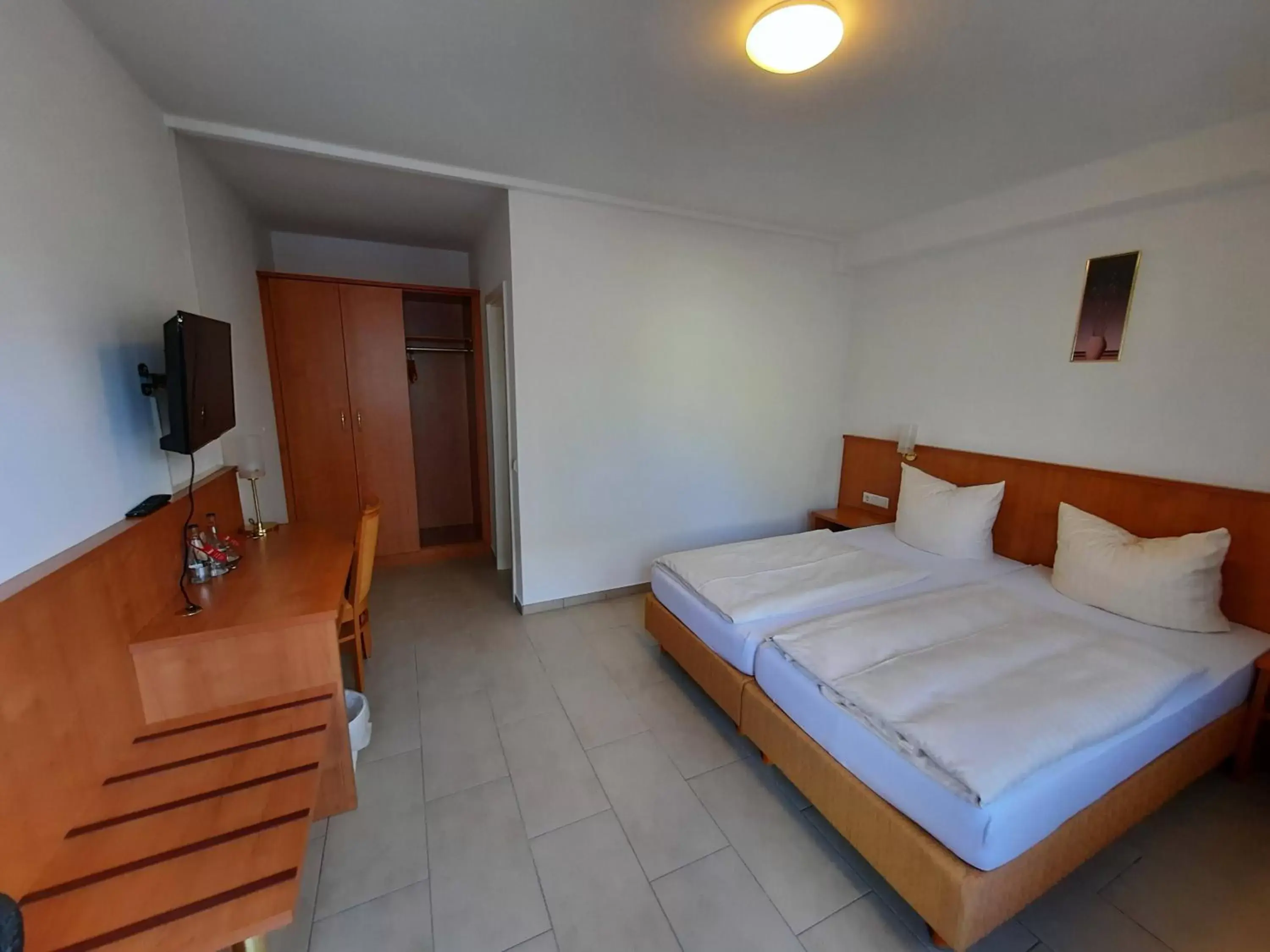 Photo of the whole room, Bed in Hotel Kaiserhof Photo of the whole room, Bed in Hotel Kaiserhof