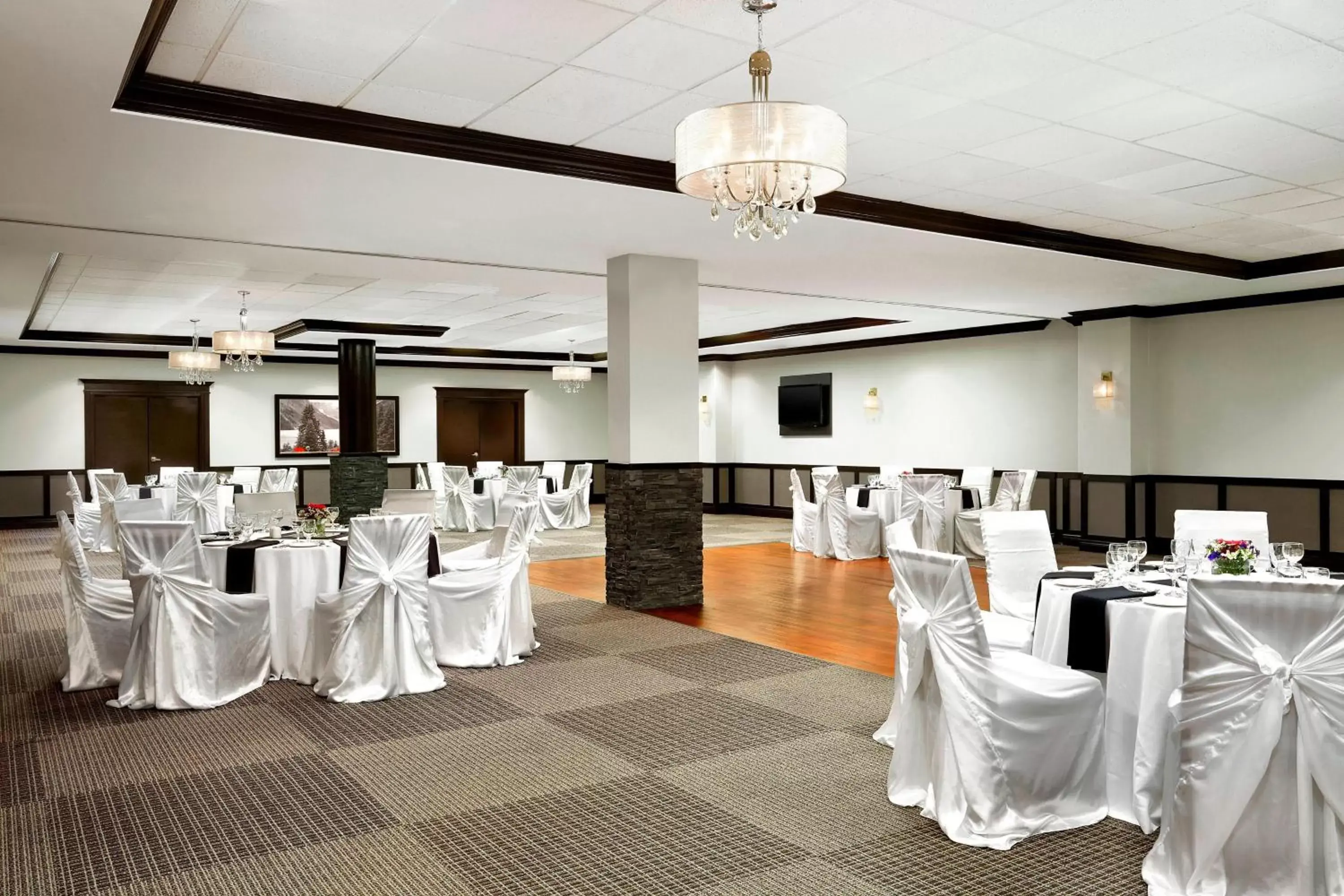 Meeting/conference room, Banquet Facilities in Four Points by Sheraton Hotel & Suites Calgary West