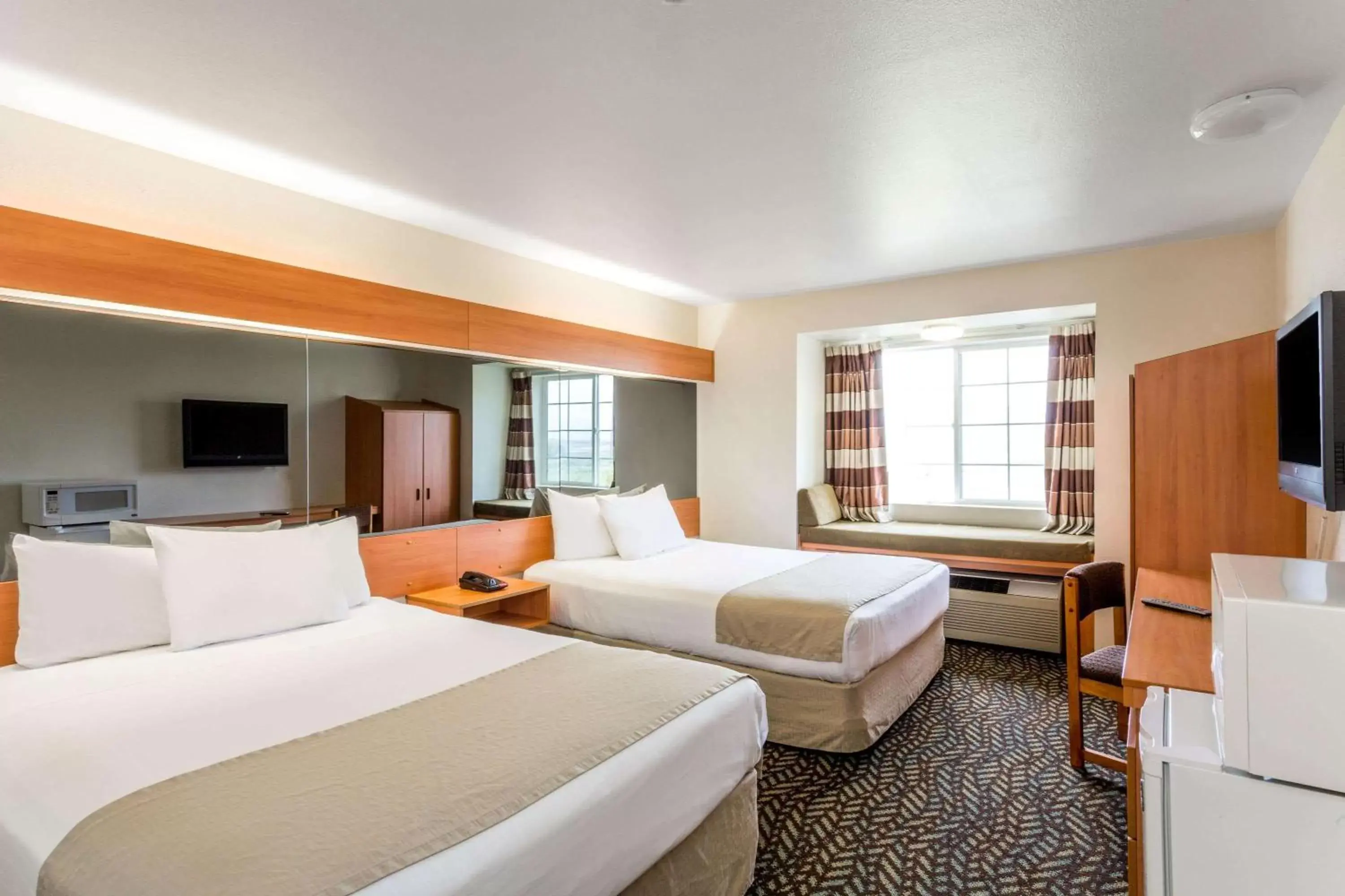 Photo of the whole room, Bed in Microtel Inn & Suites by Wyndham Salt Lake City Airport