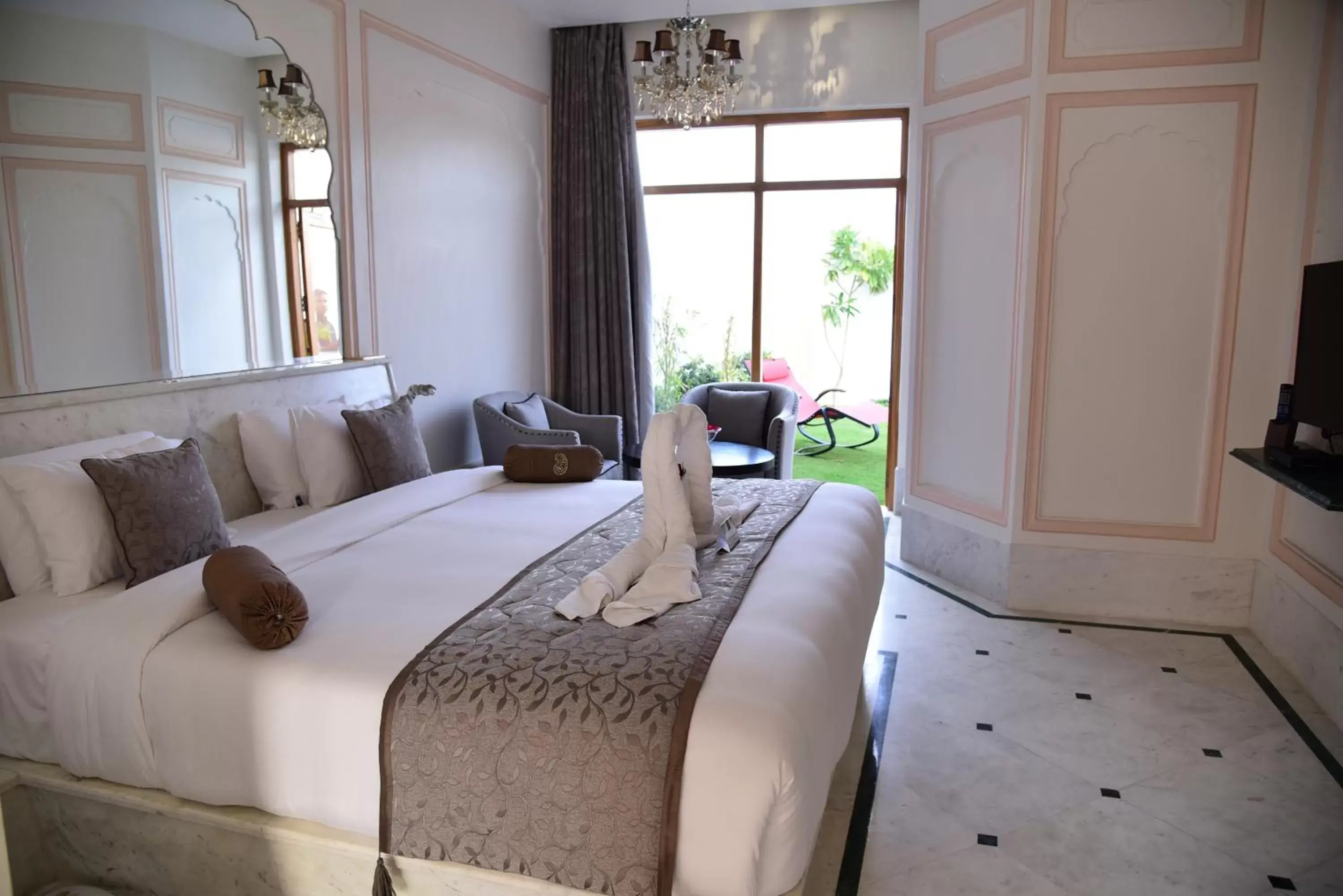 Bed in Buena Vista Luxury Garden Spa Resort