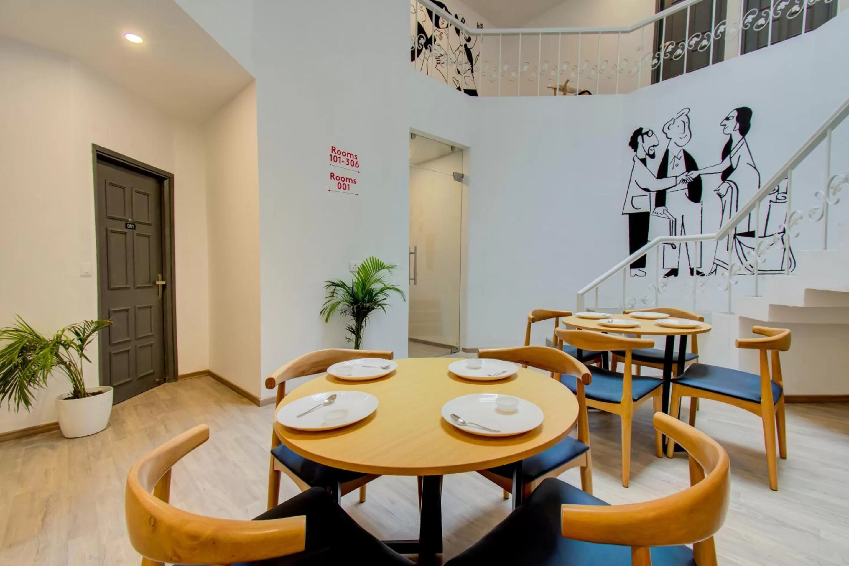 Restaurant/places to eat in Hotel Maitrayee