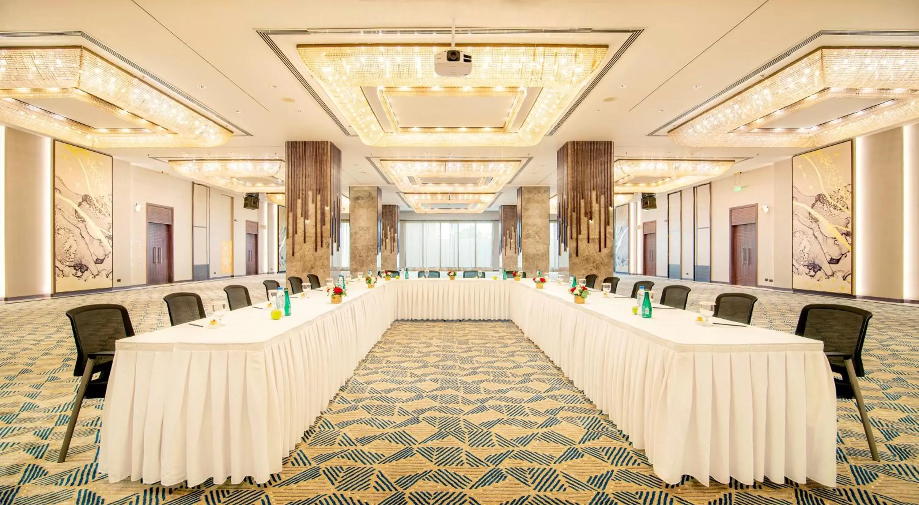 Meeting/conference room in Radisson Blu Hotel & Resort, Abu Dhabi Corniche