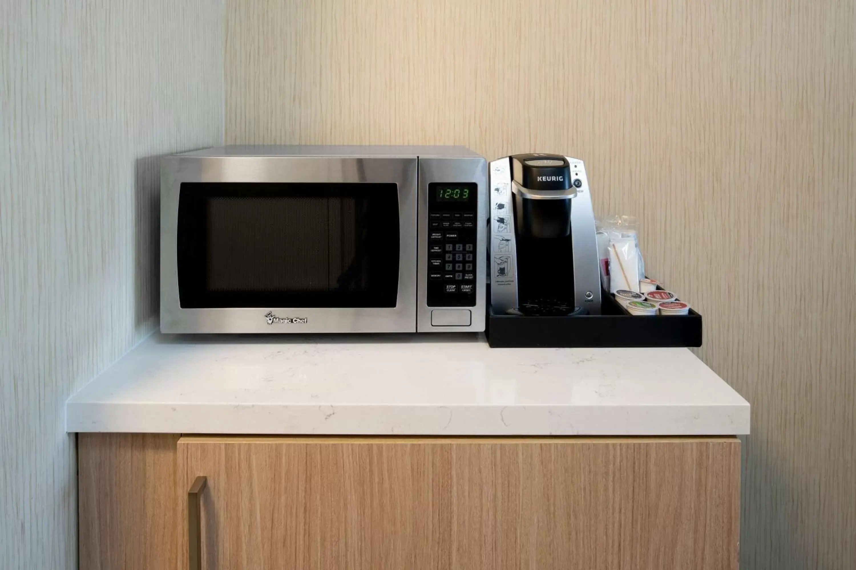 Photo of the whole room, Kitchen/Kitchenette in Hilton Garden Inn Roseville