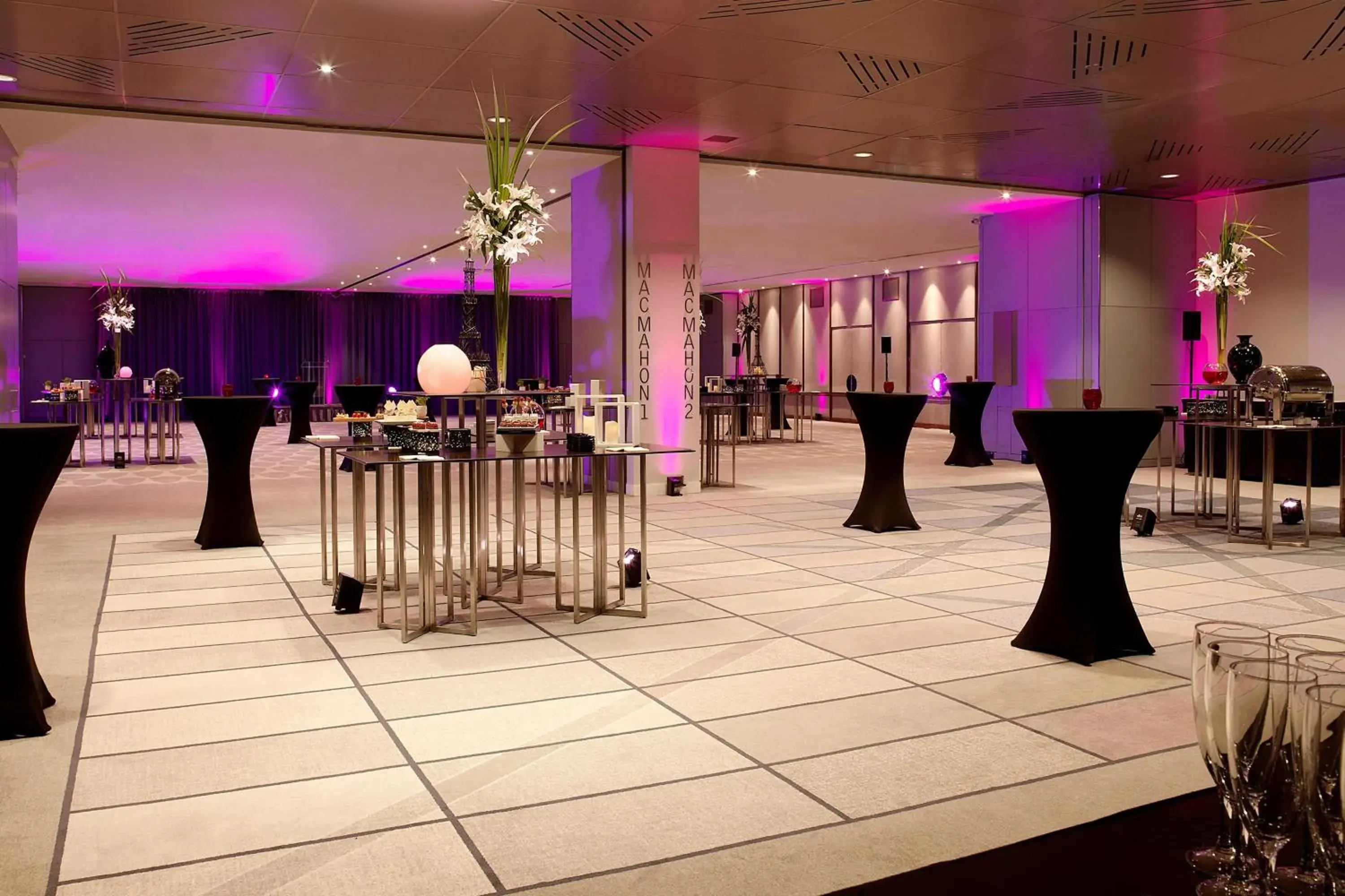 Lobby or reception in Le Meridien Etoile